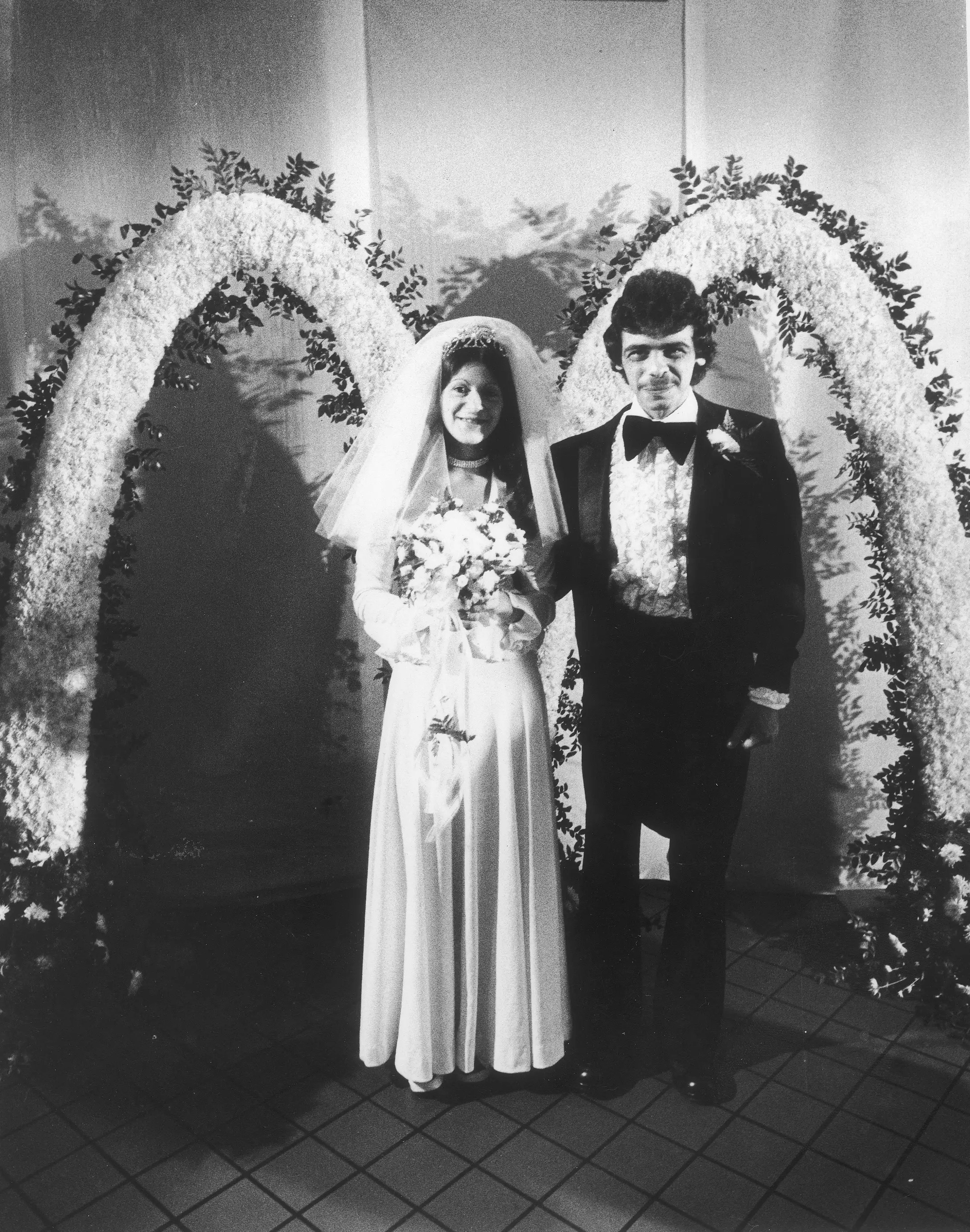 Annette Scaramozza y Anthony Francis en su ceremonia de bodas.