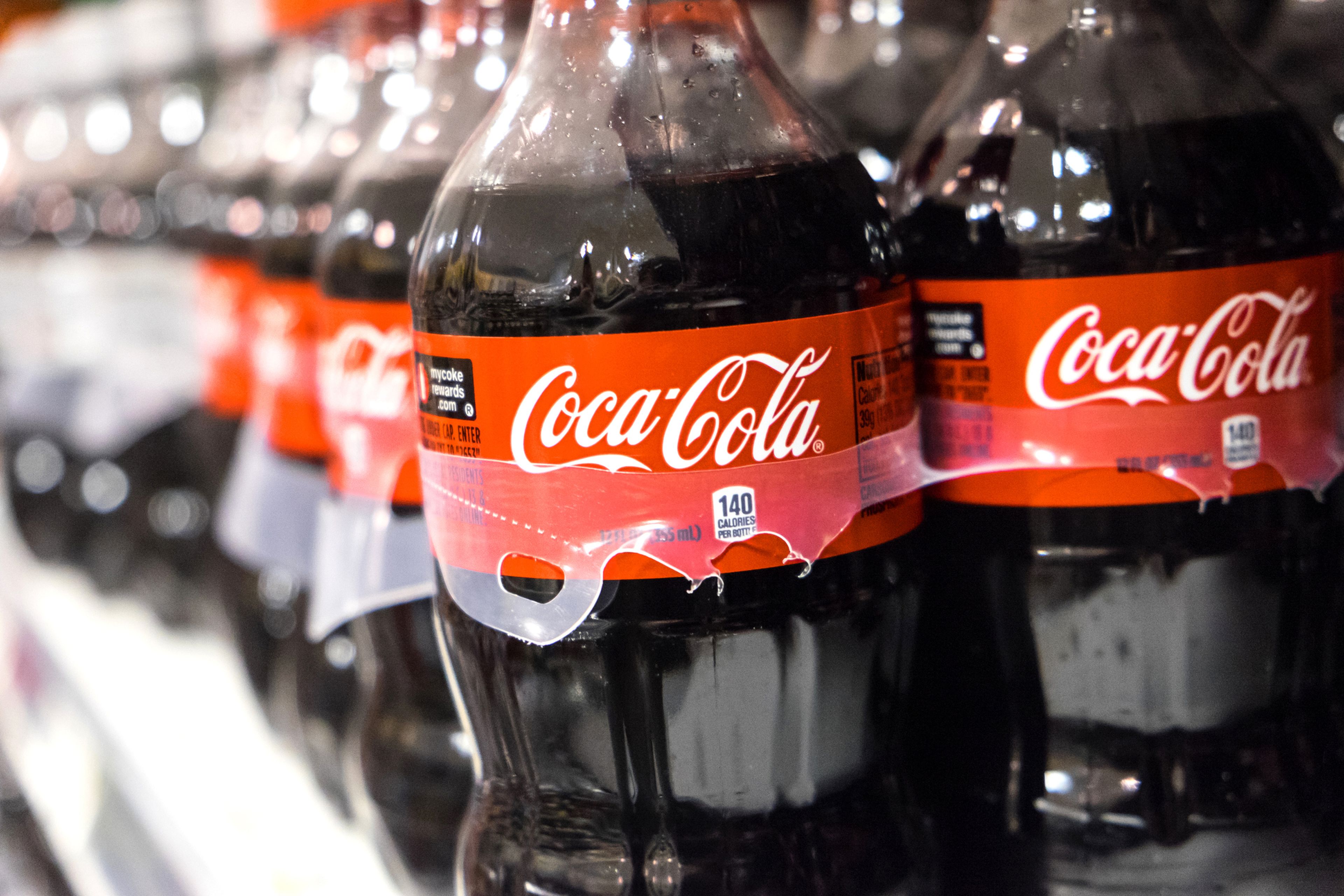 Coca Cola normal, light, zero o sin cafeína: ¿cuál es más sana?