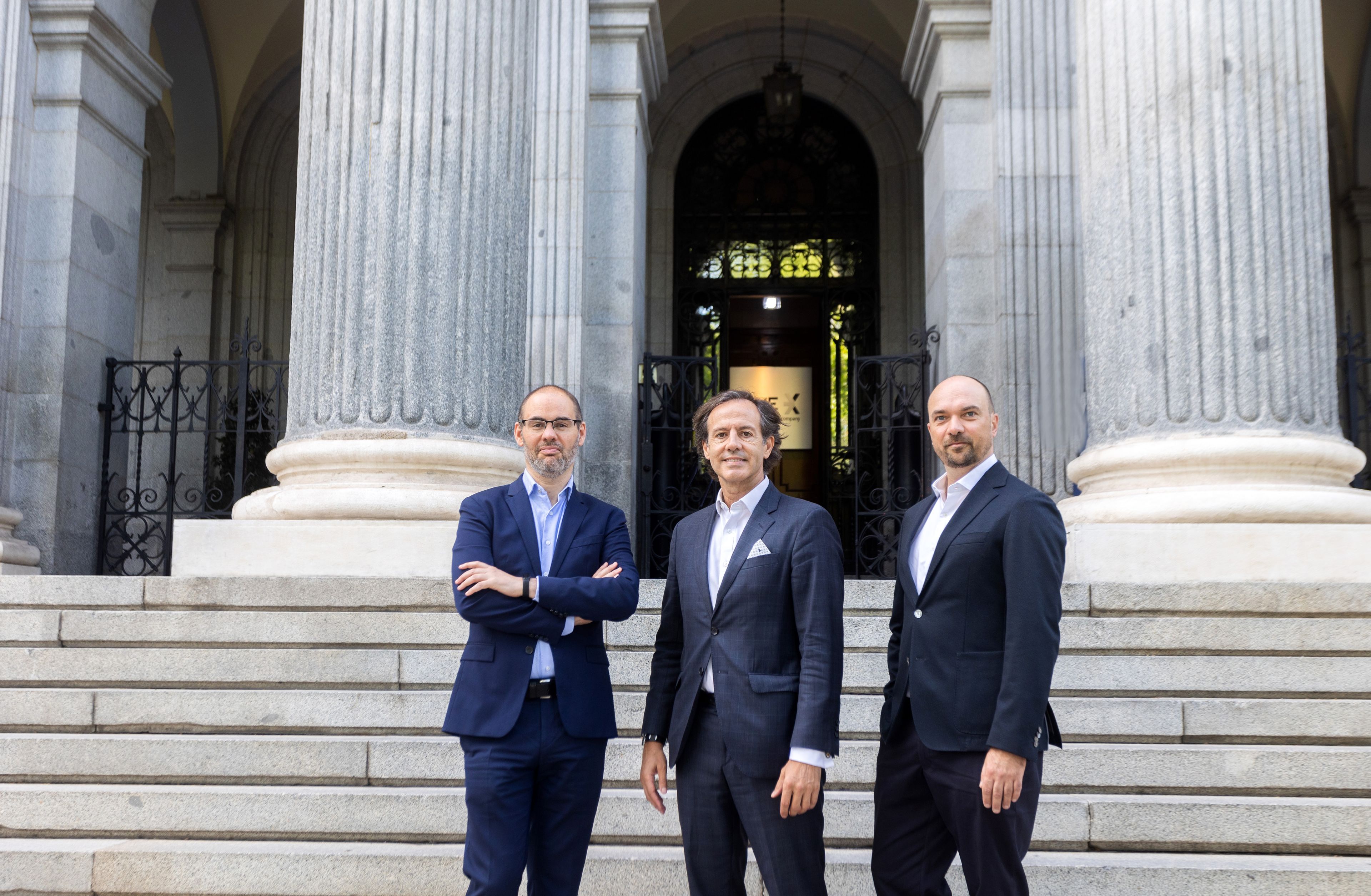 De izquierda a derecha, Unai Ansejo, Ramón Blanco y François Derbaix, cofundadores de Indexa Capital Group.