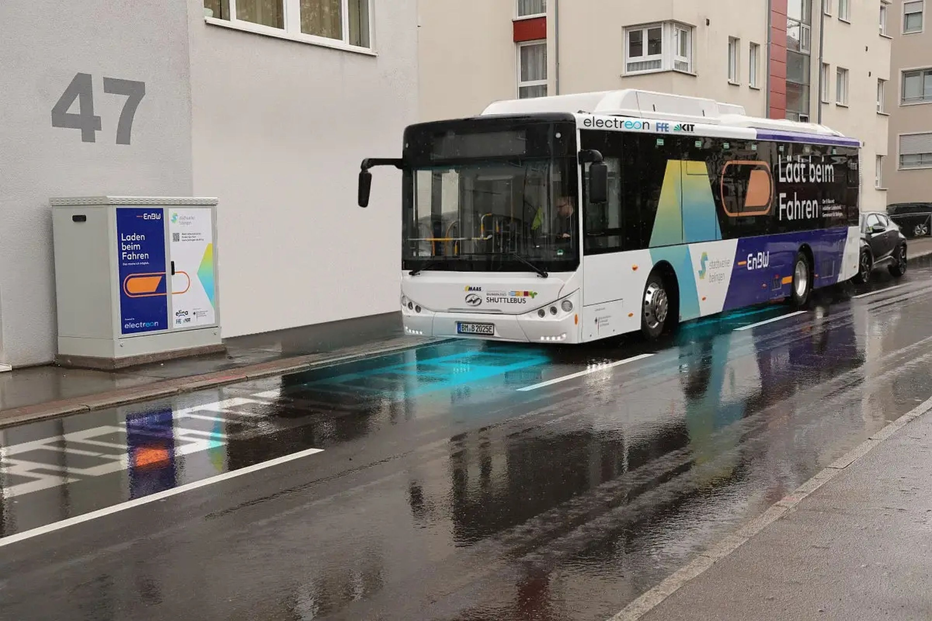Electreon ha puesto en marcha varios proyectos de recarga inalámbrica de autobuses.