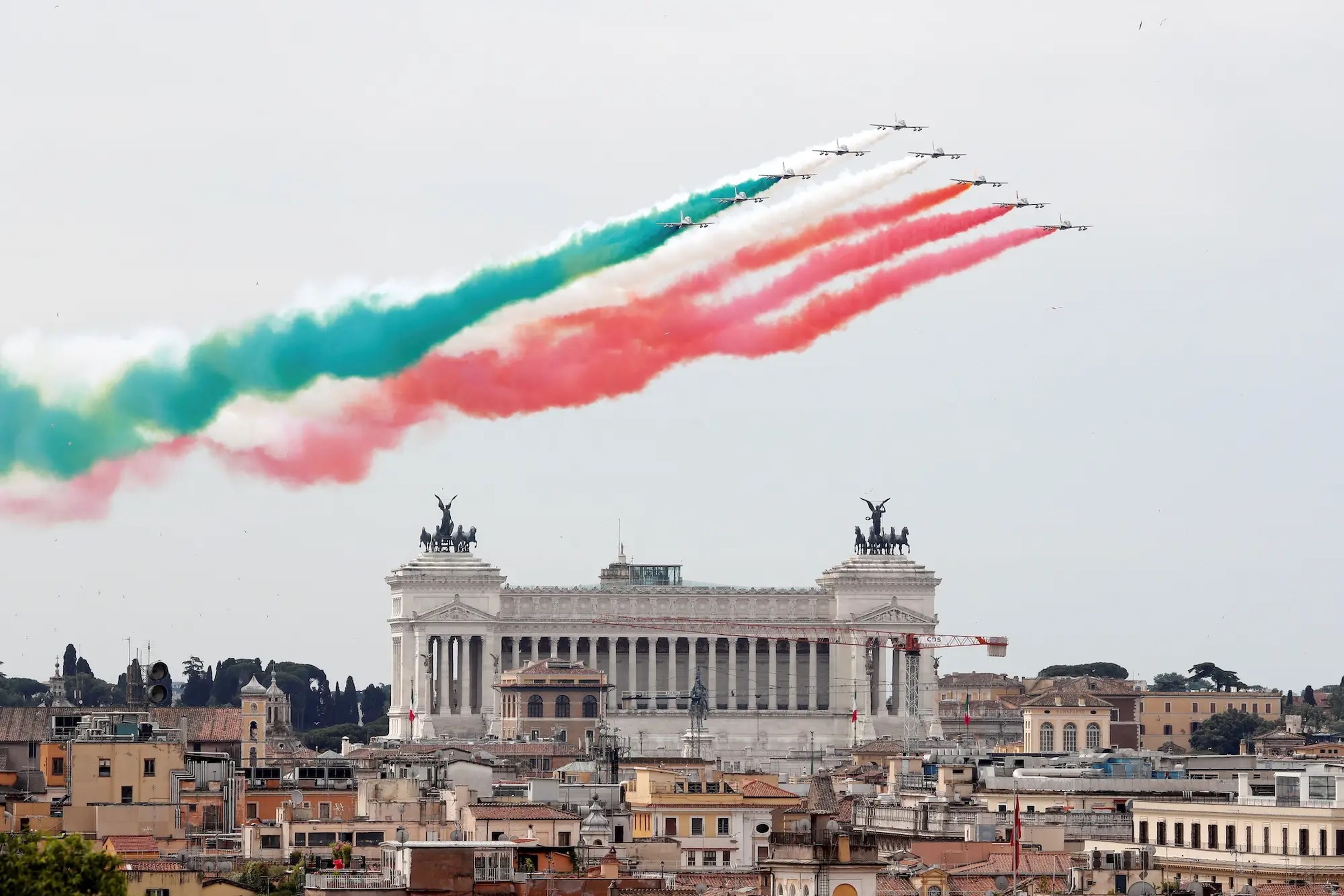El equipo de demostración acrobática de la Fuerza Aérea Italiana el Día de la República, en Roma, Italia.