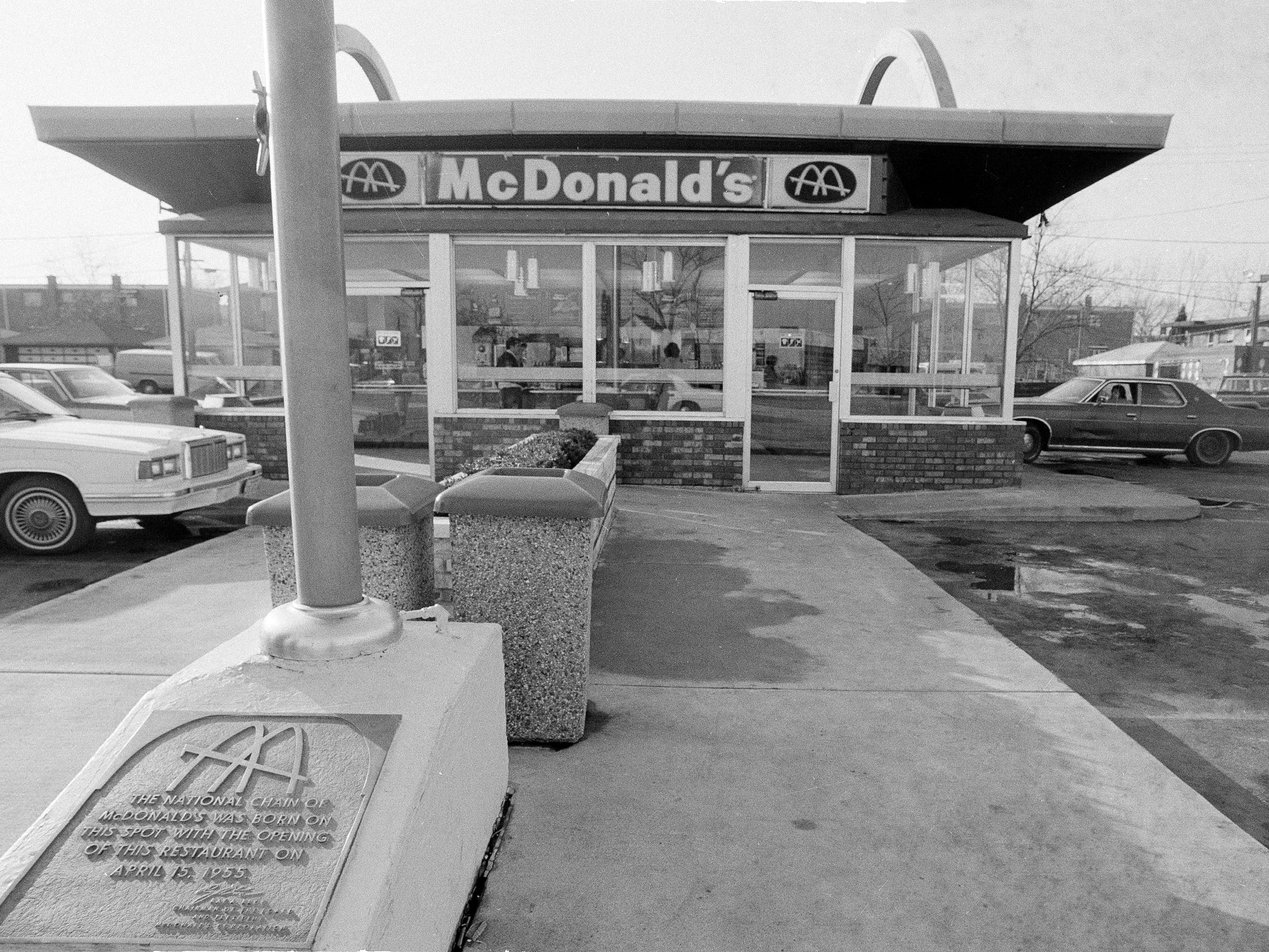 Vista del McDonald's original de Ray Kroc en Des Plaines, Illinois, el 18 de noviembre de 1982. 