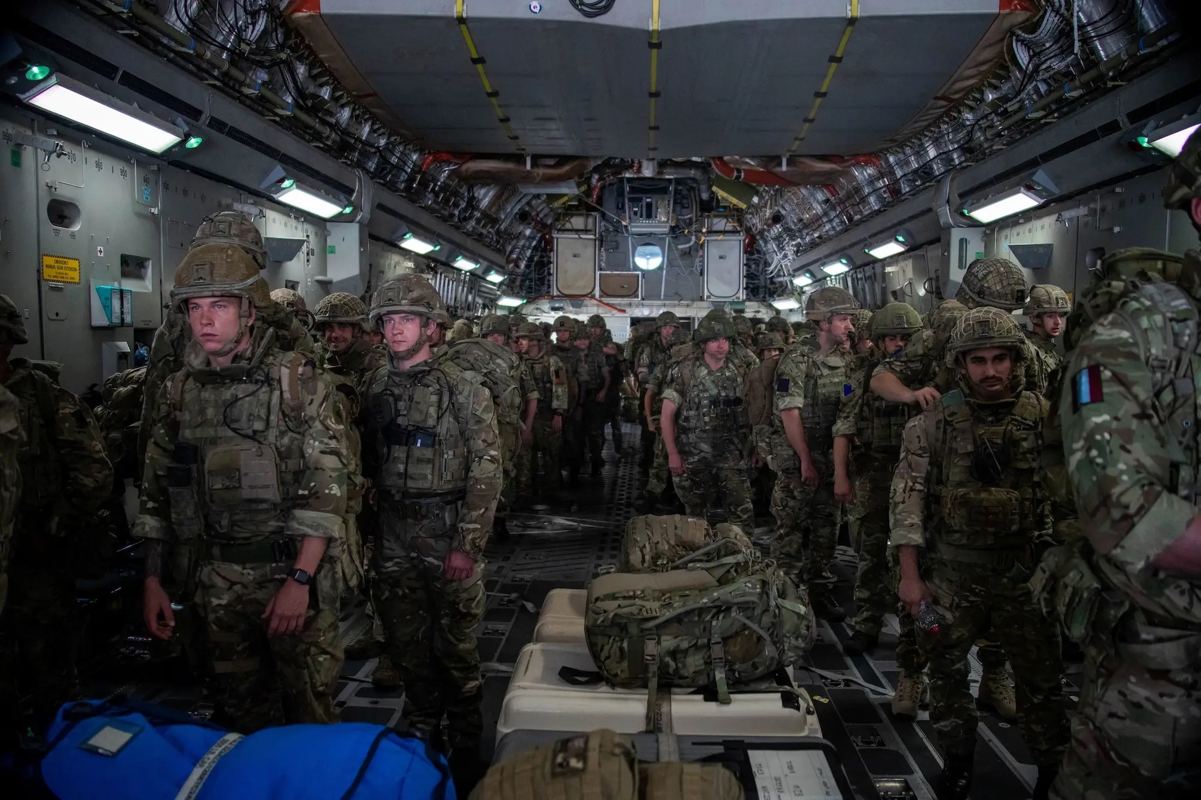 Fuerzas británicas de la 16ª Brigada de Asalto Aéreo llegan a Kabul, Afganistán, en agosto de 2021.
