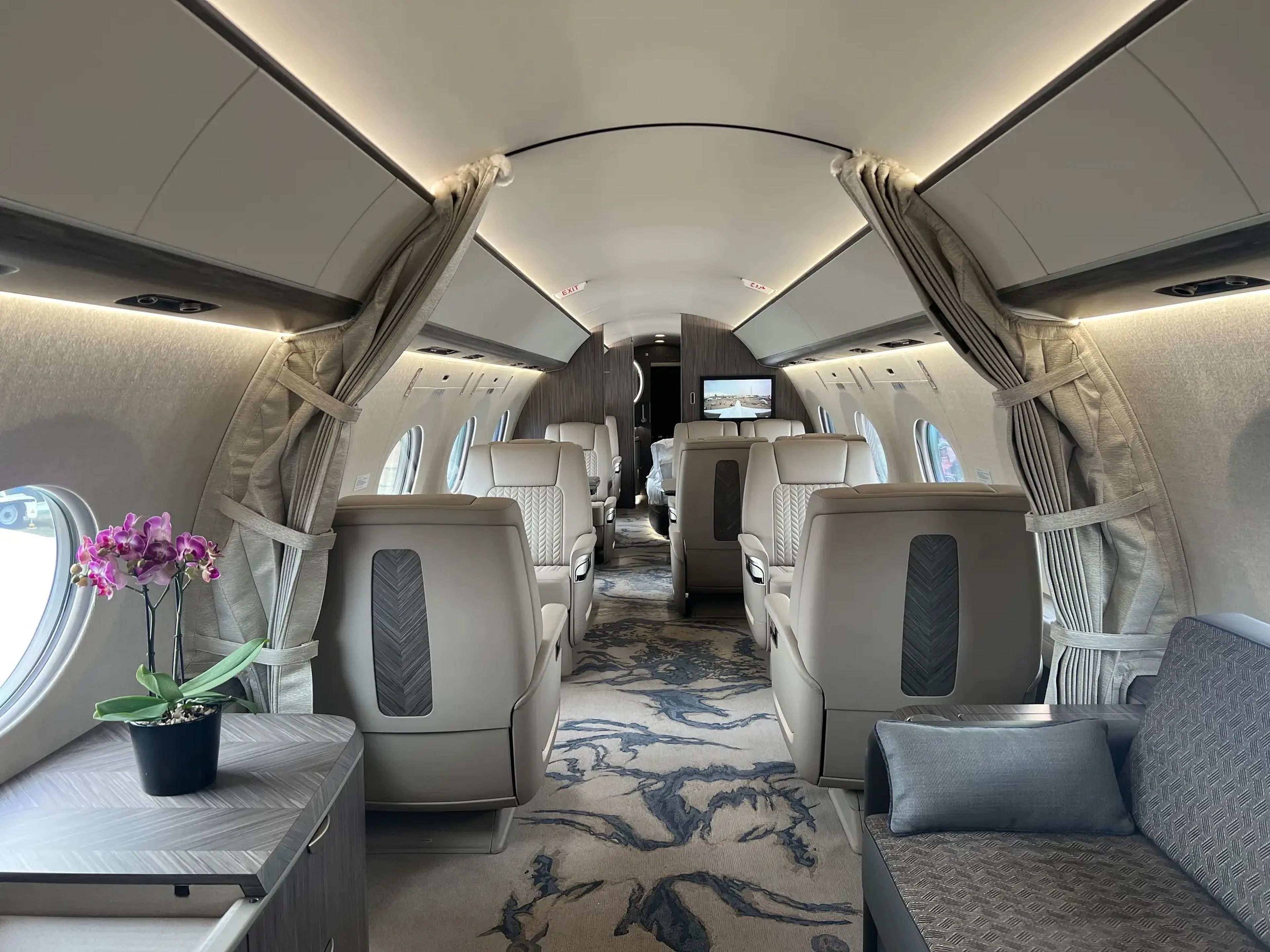 Inside the entire cabin of Qatar's G700 private jet.