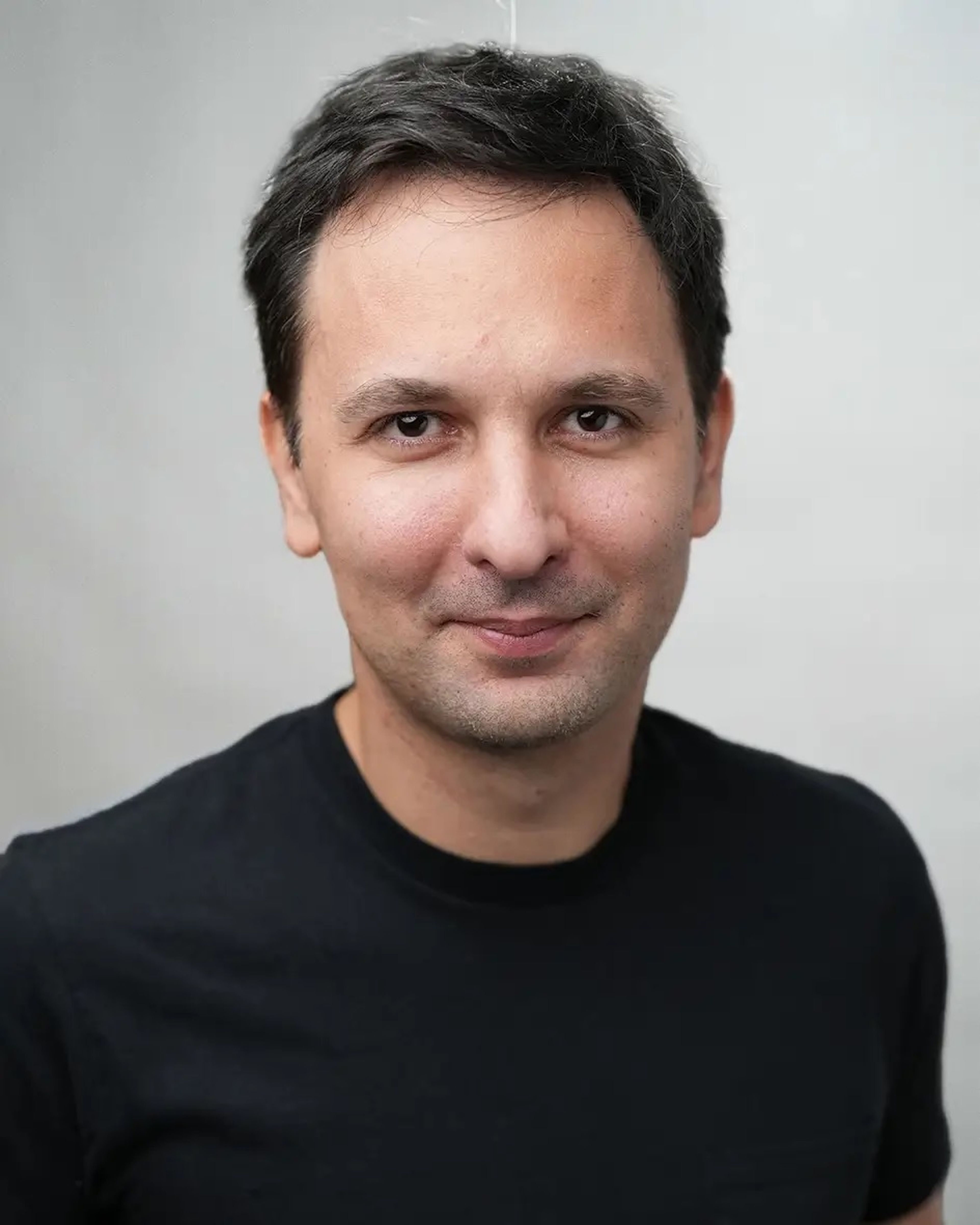 Kaz Nejatian es el director de operaciones de Shopify.