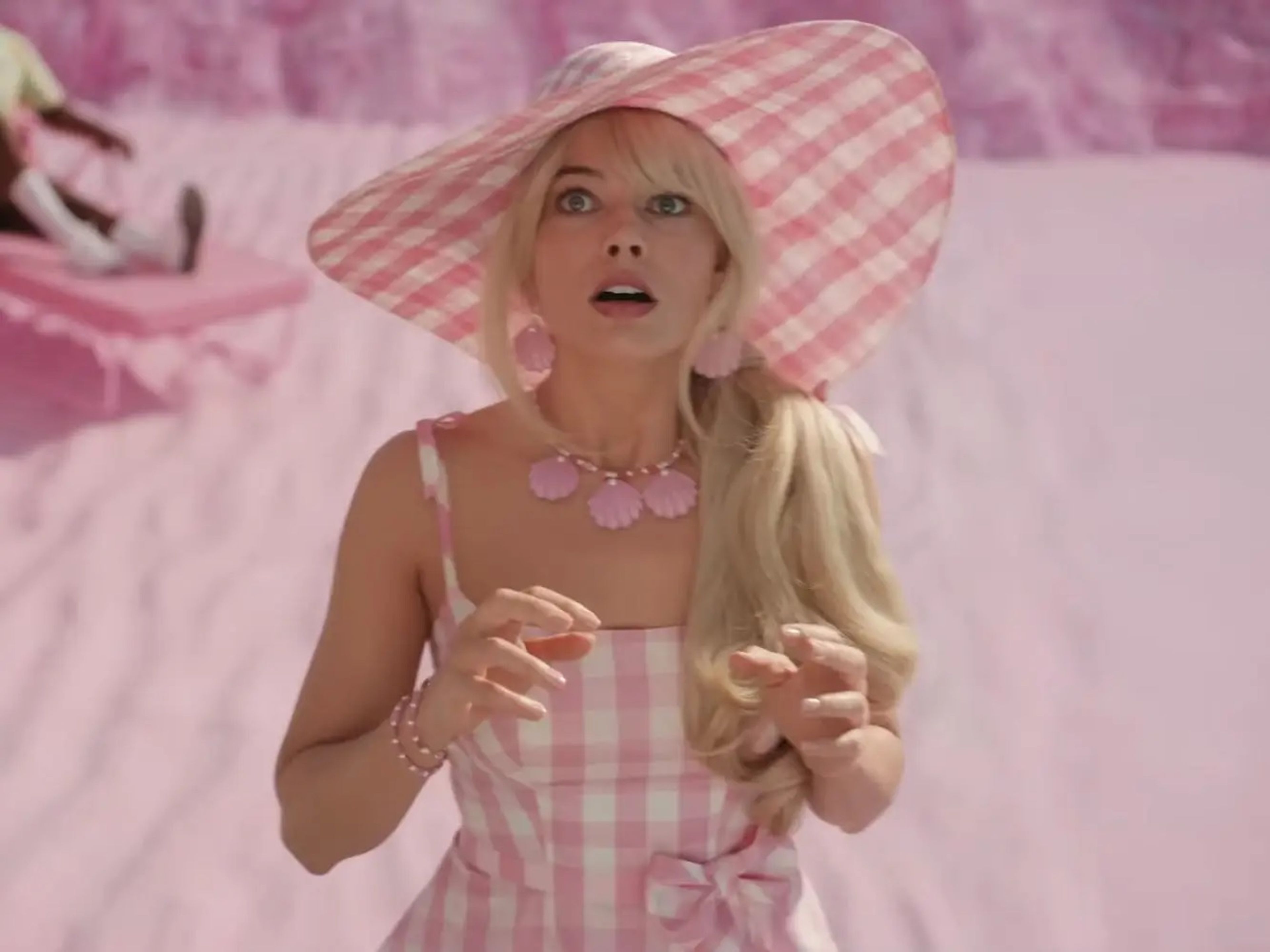 El personaje de Margot Robbie es la Barbie estereotípica.