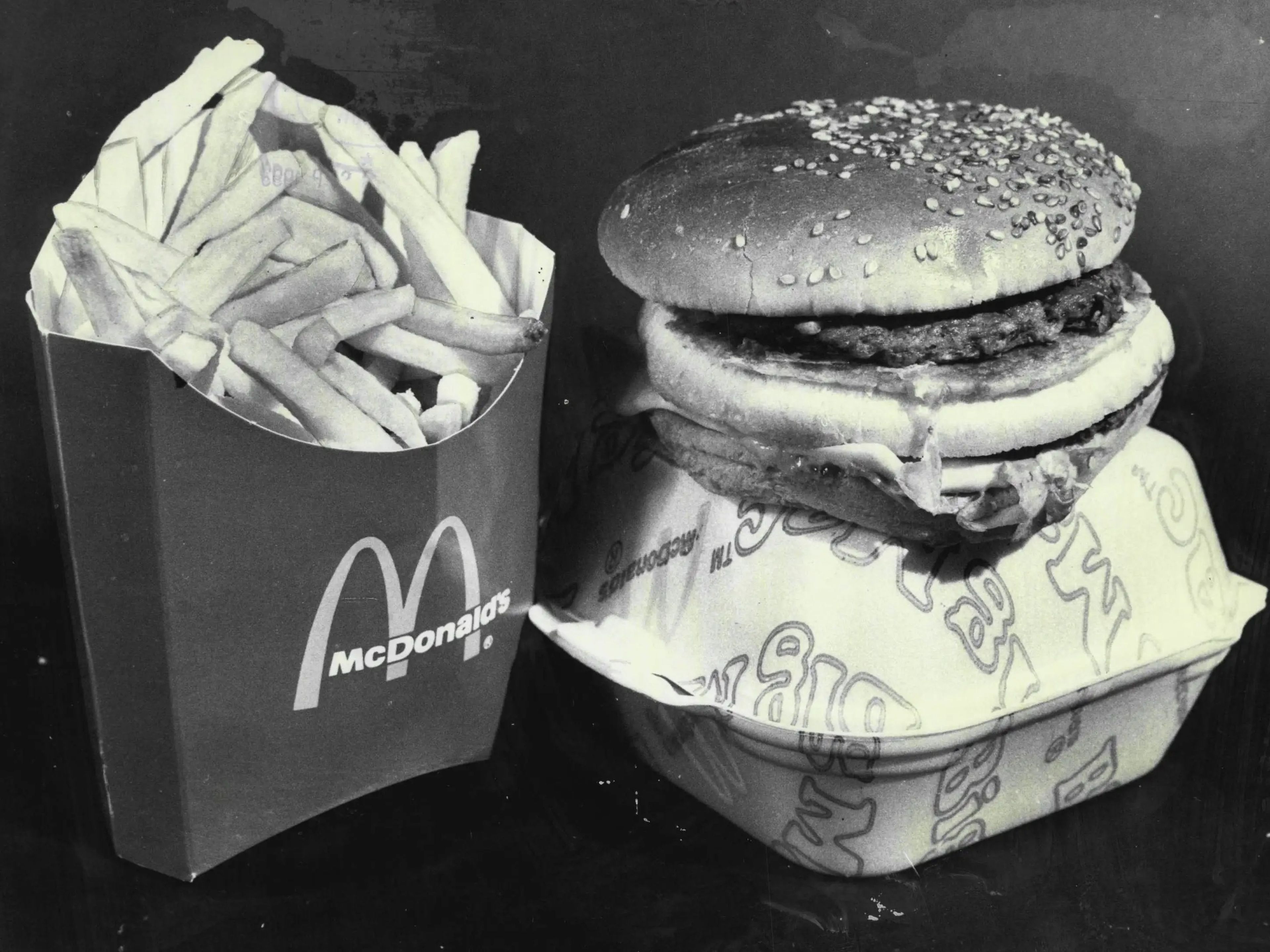 Un Big Mac y unas patatas fritas en 1979.