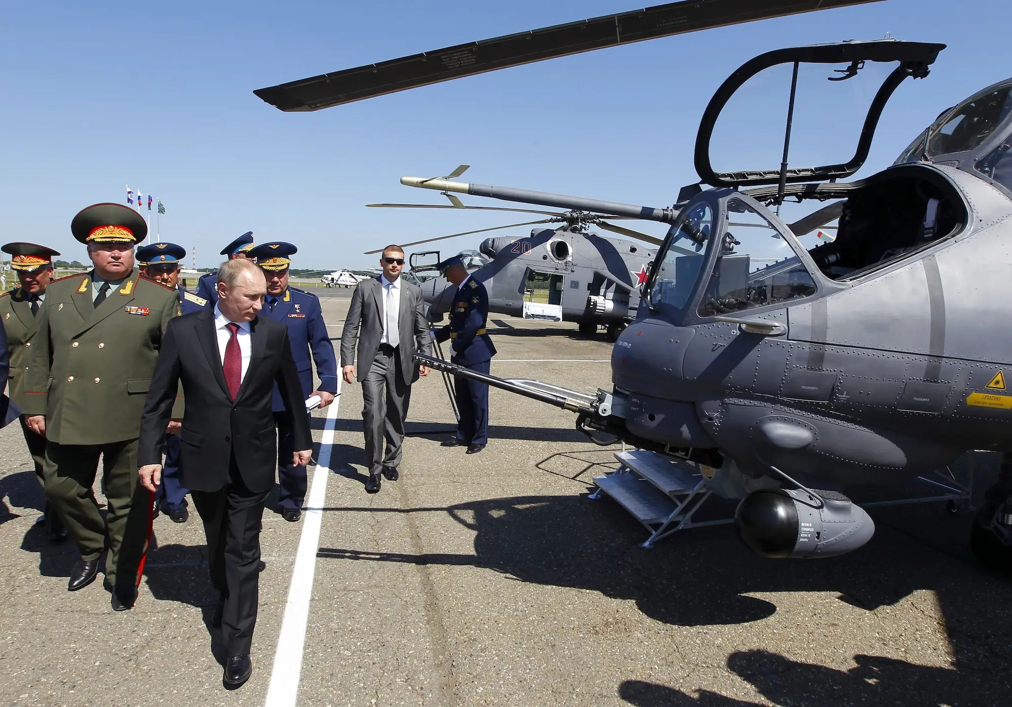 El presidente de Rusia, Vladimir Putin, visita la base aérea número 393 de Korenovsk, en el sur de Rusia, en junio de 2012.