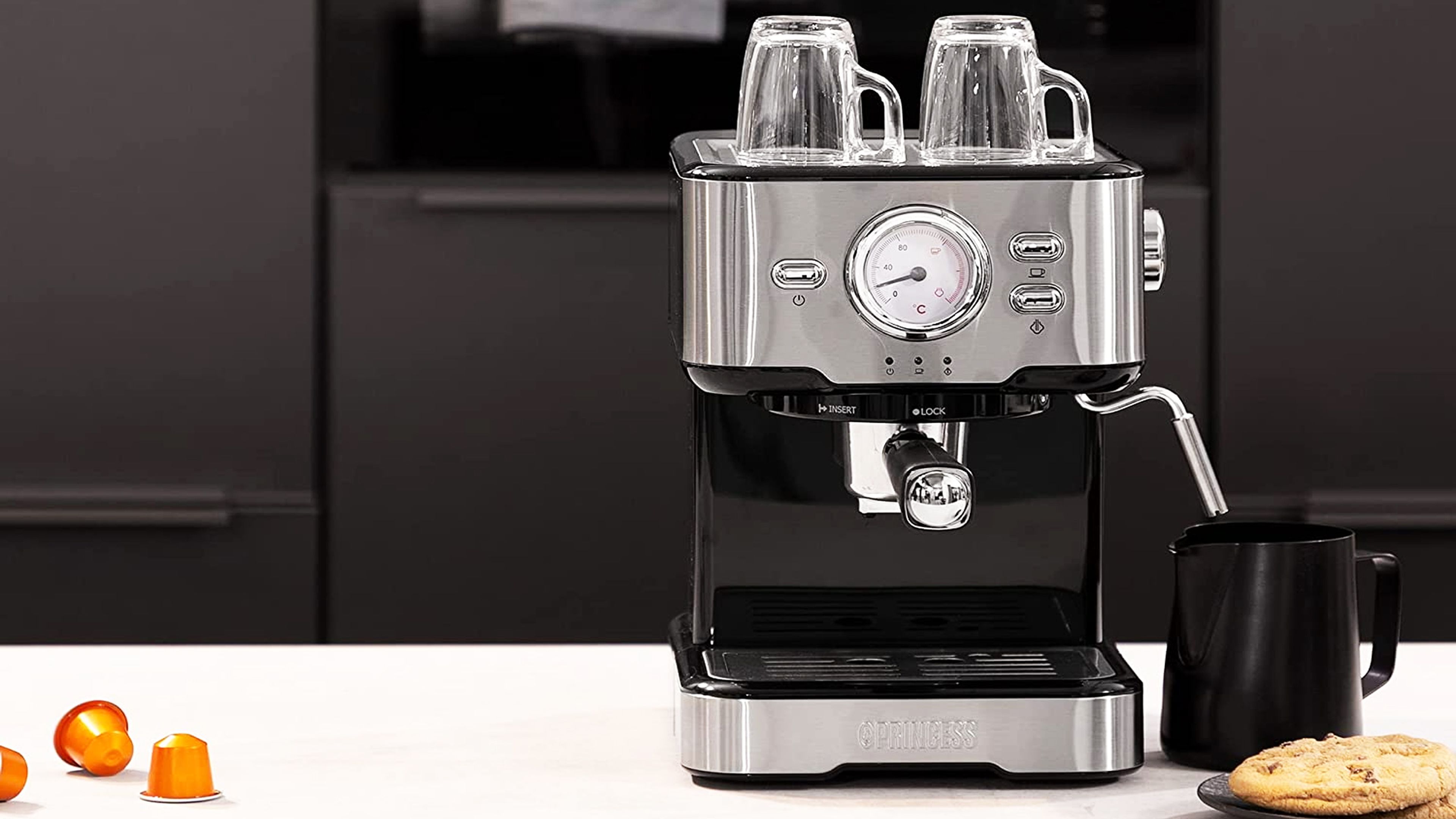 La mejor forma de empezar el día es con esta máquina de café Espresso:  compacta, potente y casi a mitad de precio en