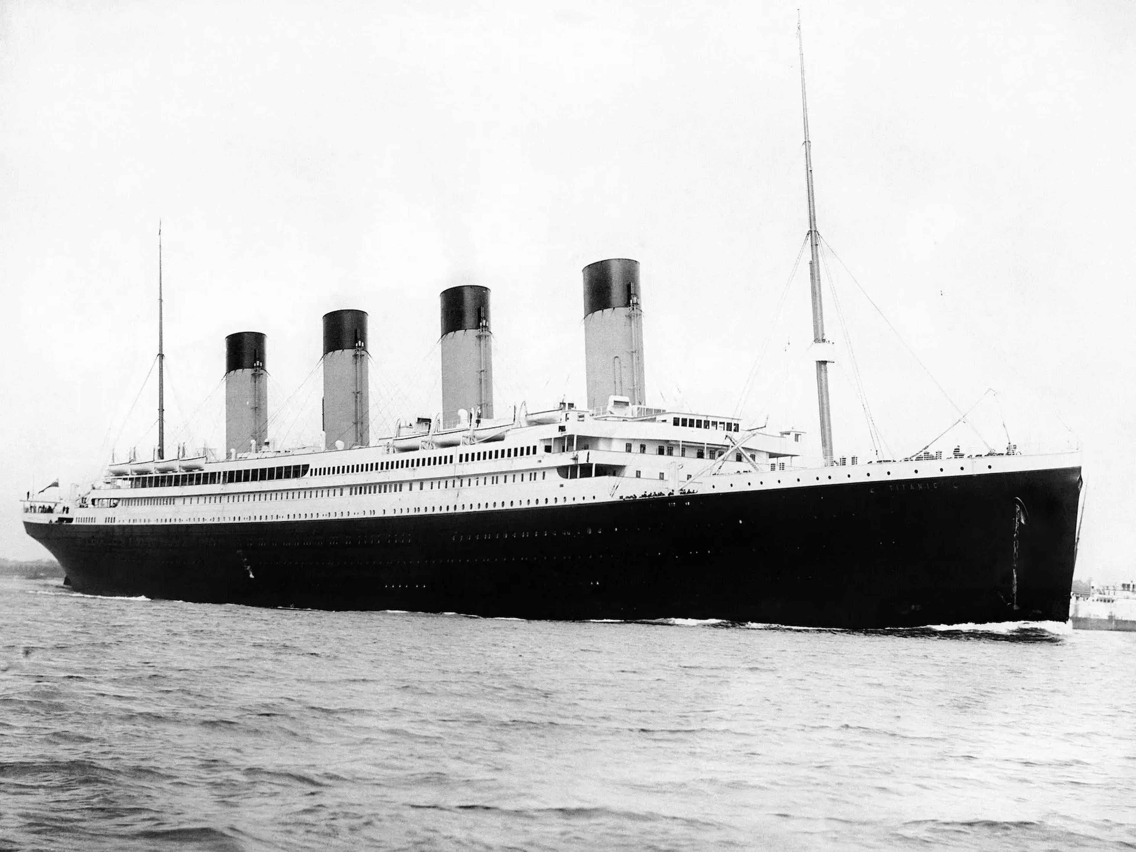 Vista de perfil del Titanic.