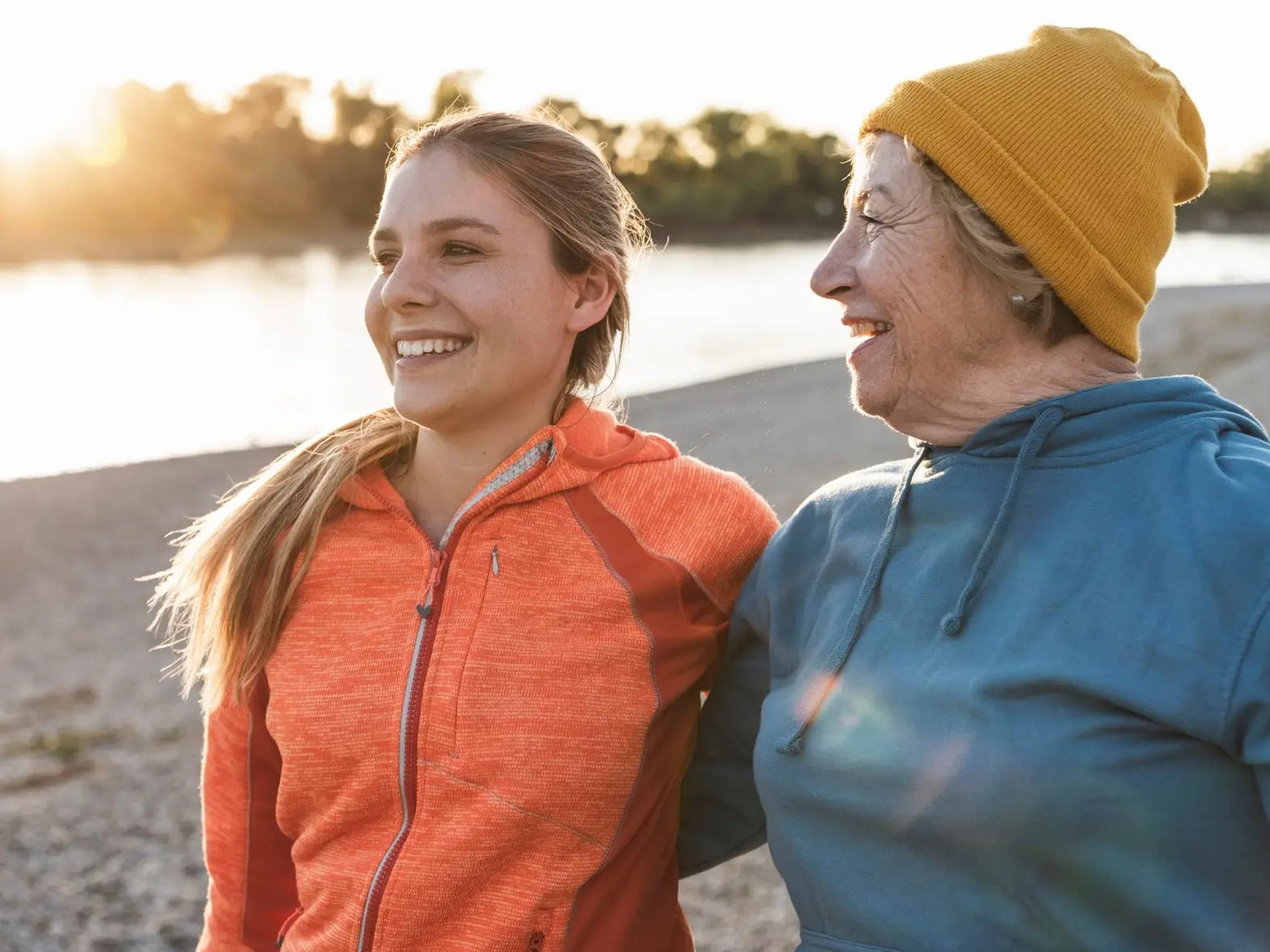 Hábitos saludables, como el ejercicio frecuente y la creación de conexiones sociales sólidas, pueden ayudarte a vivir más tiempo.