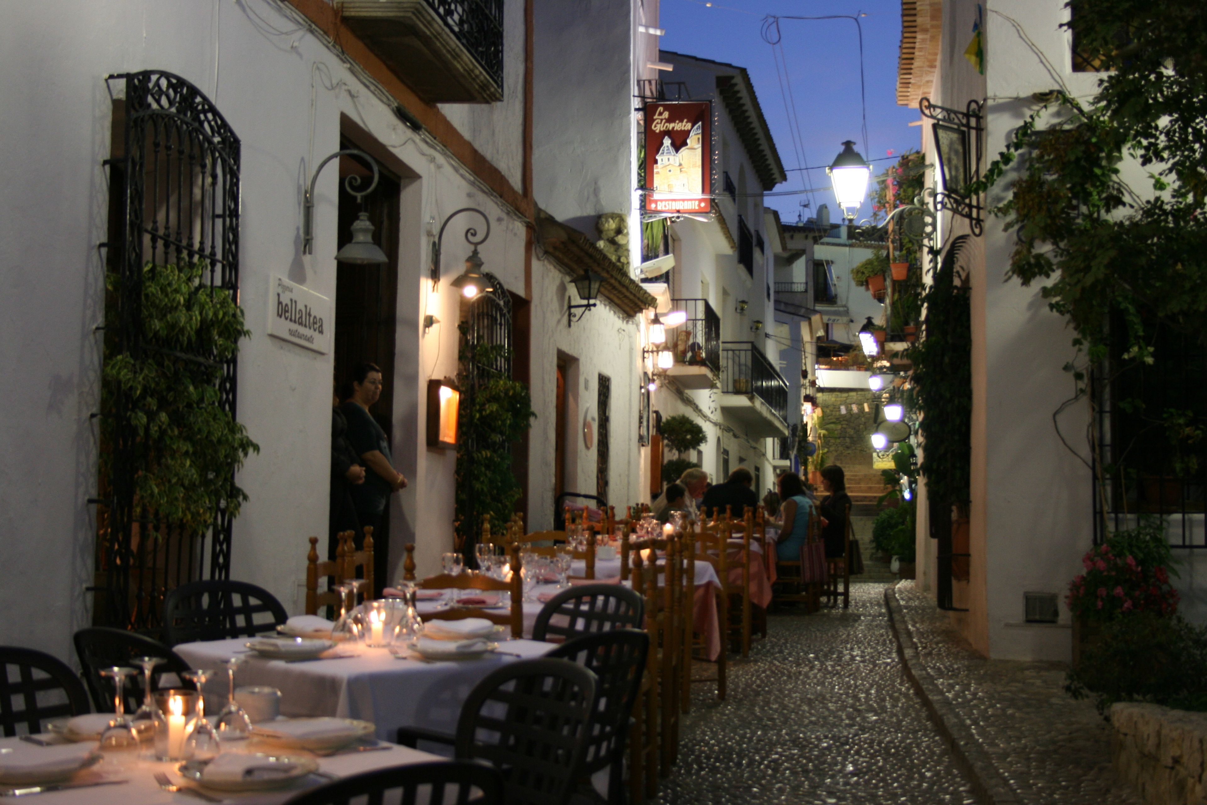 Una calle típica de Altea, la Santorini española