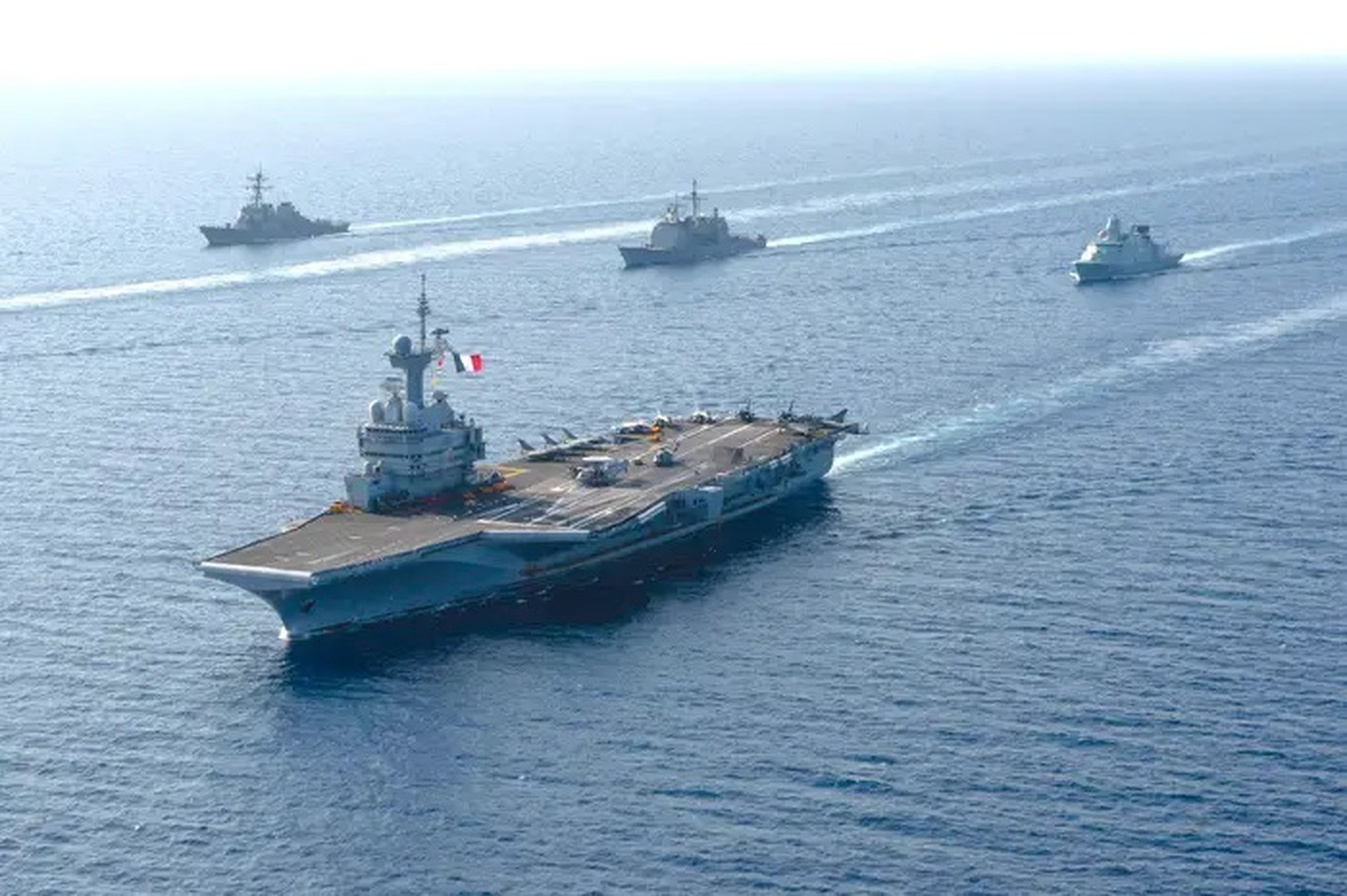 El portaaviones Charles de Gaulle francés, en el Mar Rojo el 15 de abril de 2019.