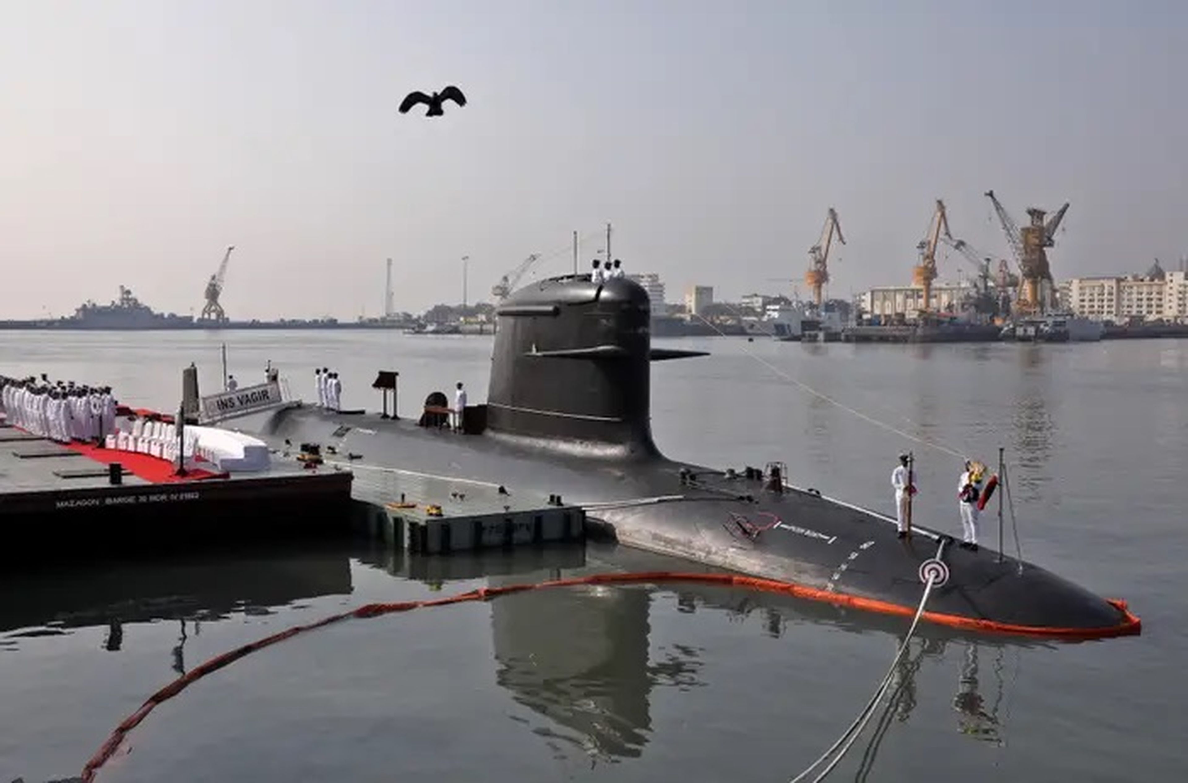 El submarino INS Vagir, en Bombay, India, en enero.