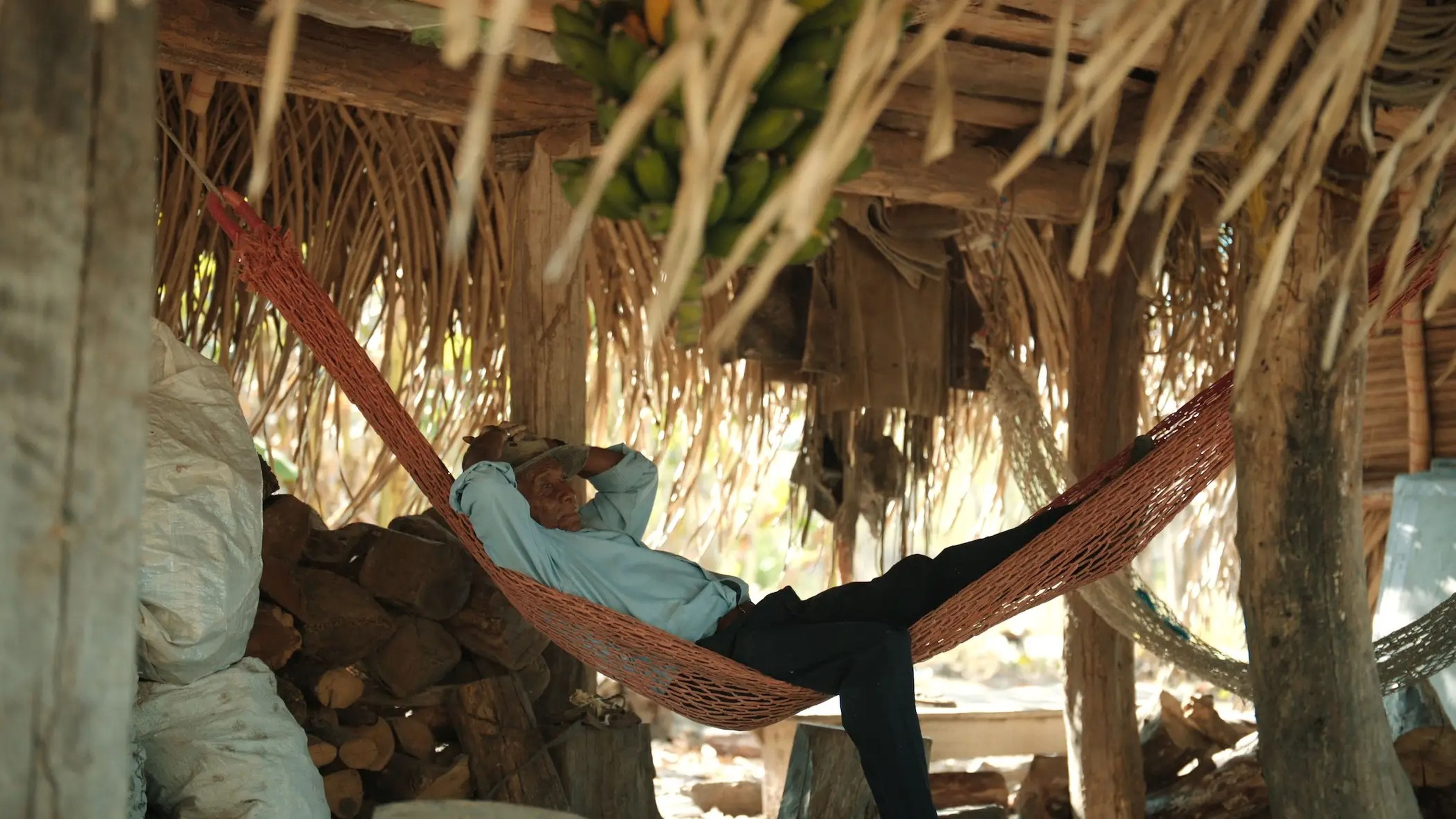 Juan Carillo, de 86 años, tomando un descanso después del trabajo en Nicoya, Costa Rica. 
