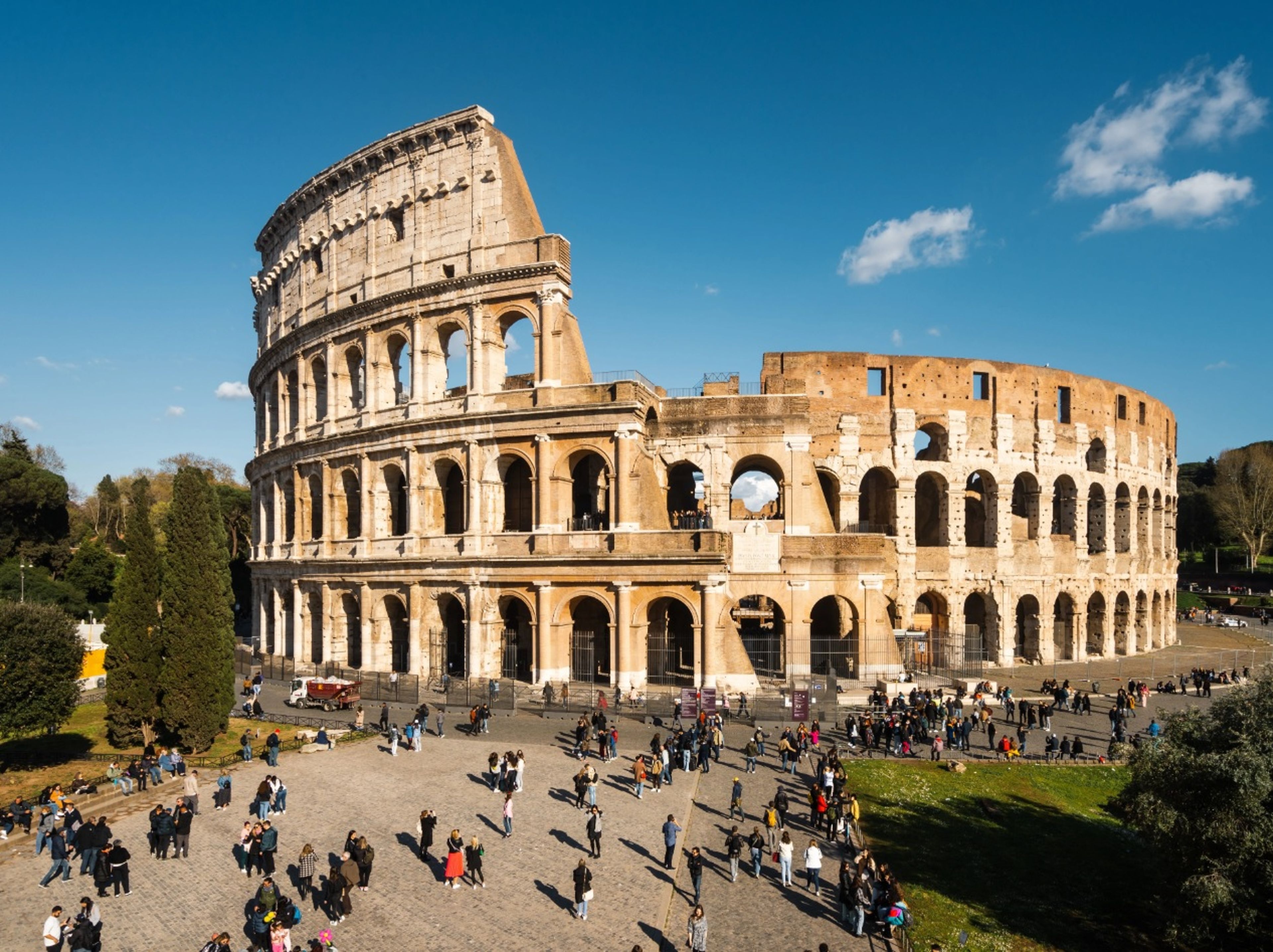 El Coliseo ha sido objeto de actos vandálicos en repetidas ocasiones.