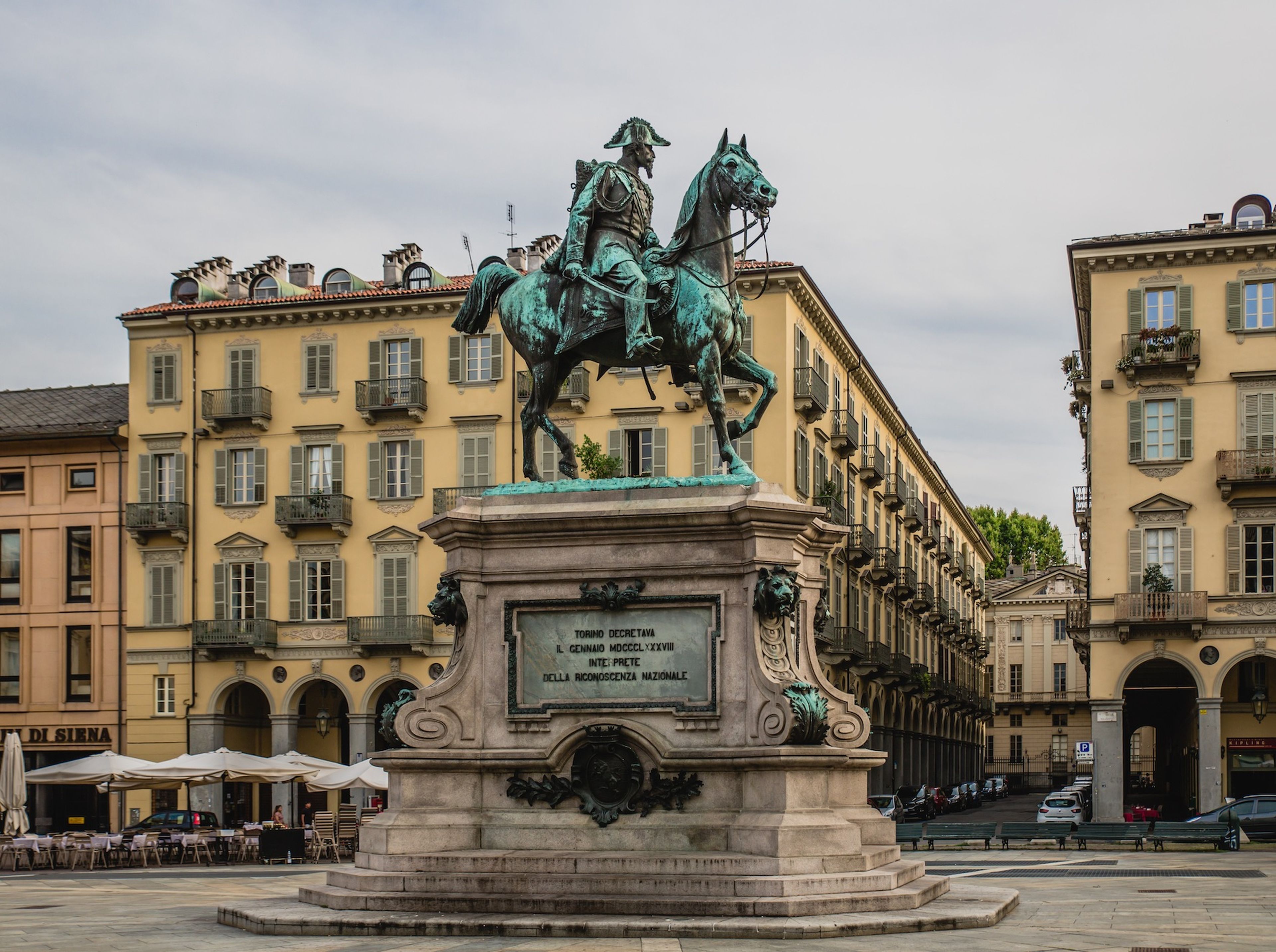 Estatua del General Alfonso Ferrero della Marmora en Turín, Italia.