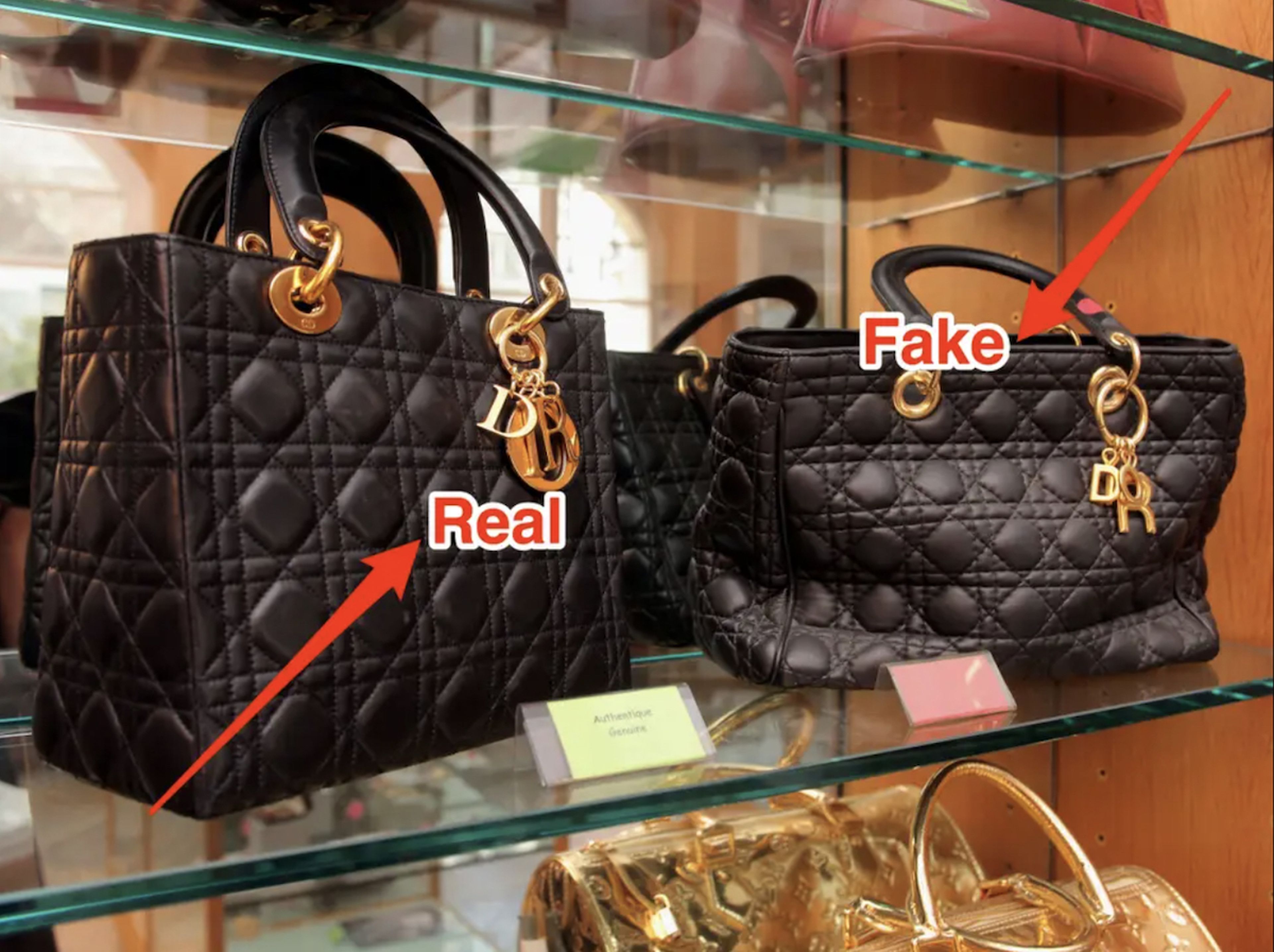 Las imitaciones tienen una larga historia. Bolsos Dior auténticos y falsificados se exponen en el Museo de la Falsificación de París en 2009. Las superfalsificaciones han llevado esta práctica a un nuevo nivel.