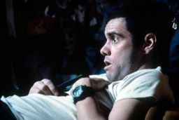 Jim Carrey en una escena de la película de 1996, Un loco a domicilio.
