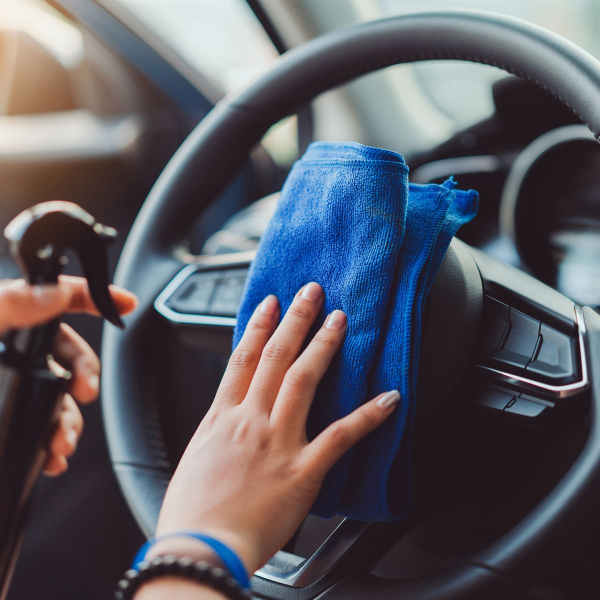 El truco para limpiar el interior del coche con slime que se ha hecho viral