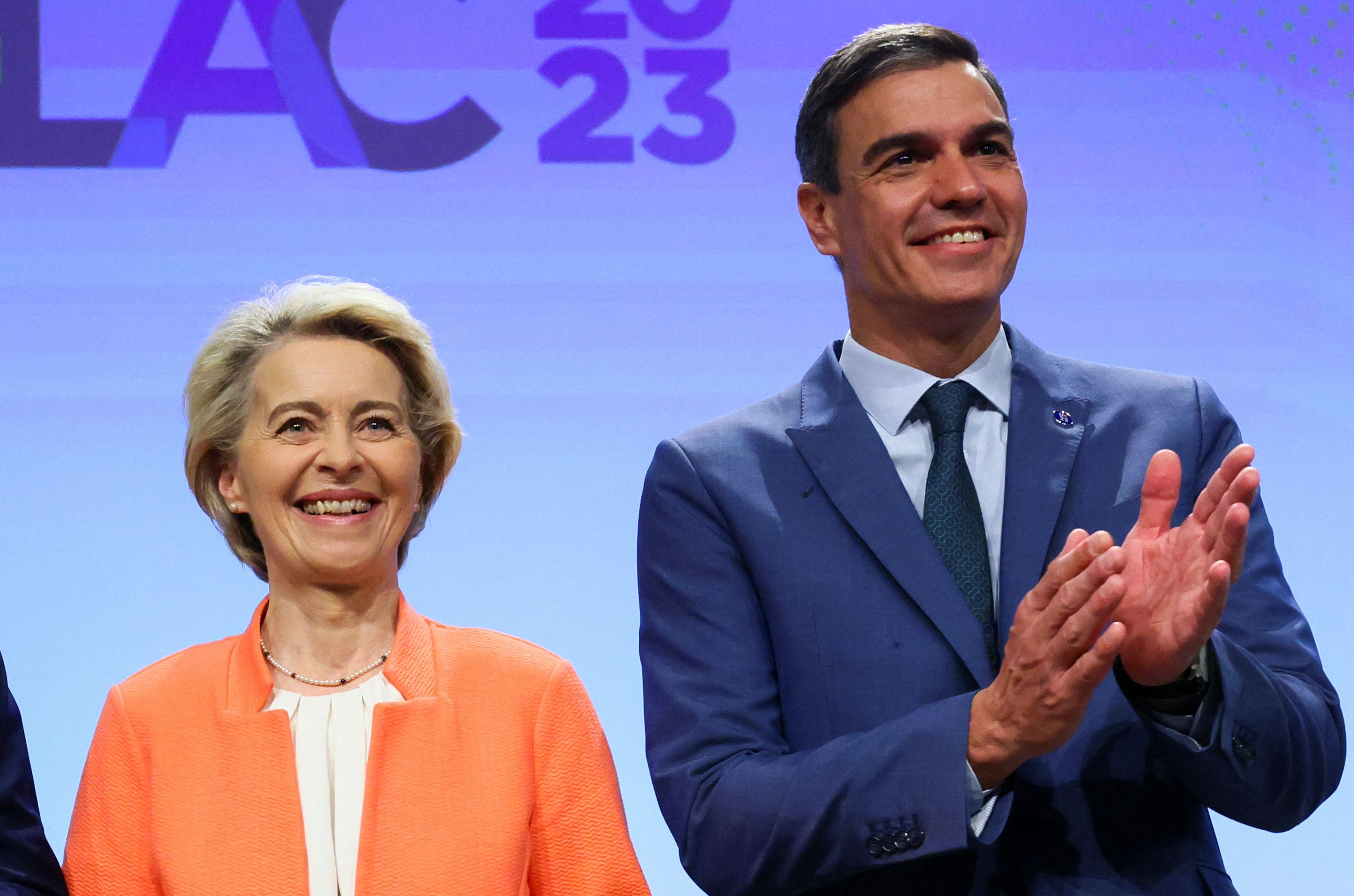 Pedro Sánchez, presidente del Gobierno en funciones, y Ursula von der Leyden, presidenta de la Comisión Europea.