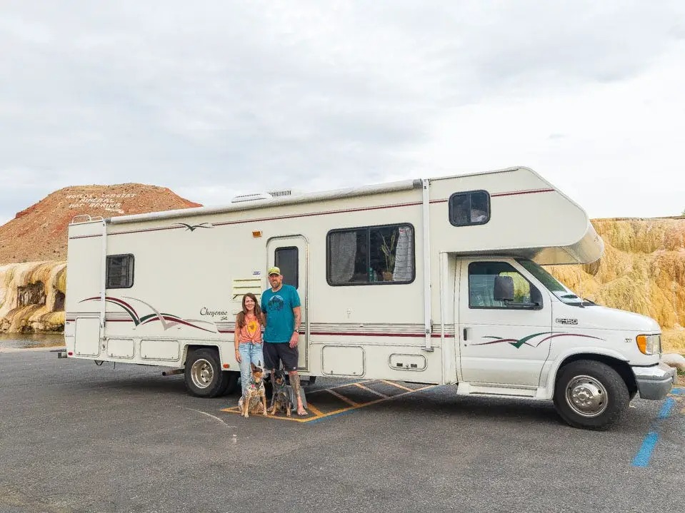 As es como viven en una autocaravana sin deudas Business