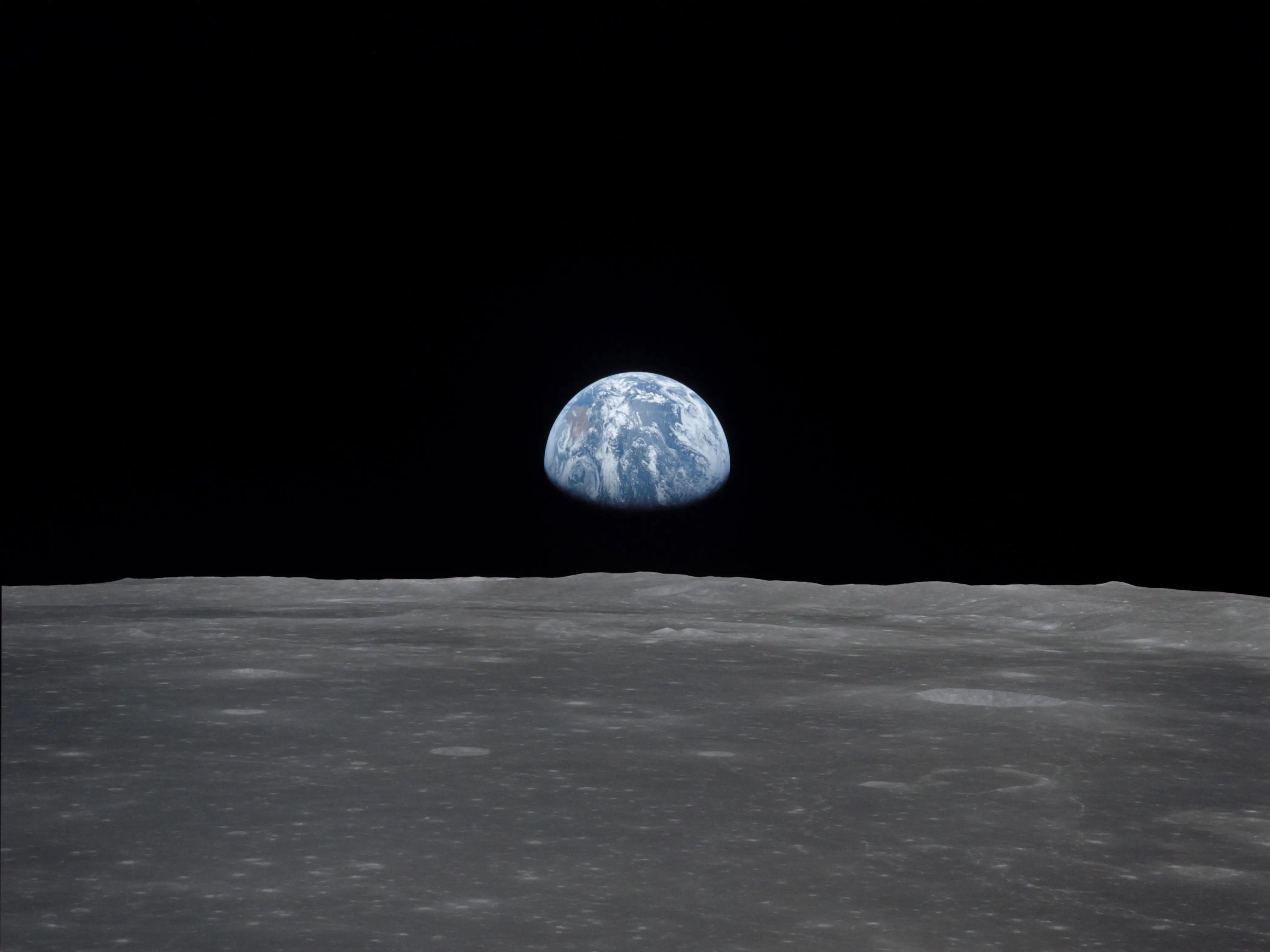 Fotografía de la Tierra captada desde la Luna por la misión Apolo 11.