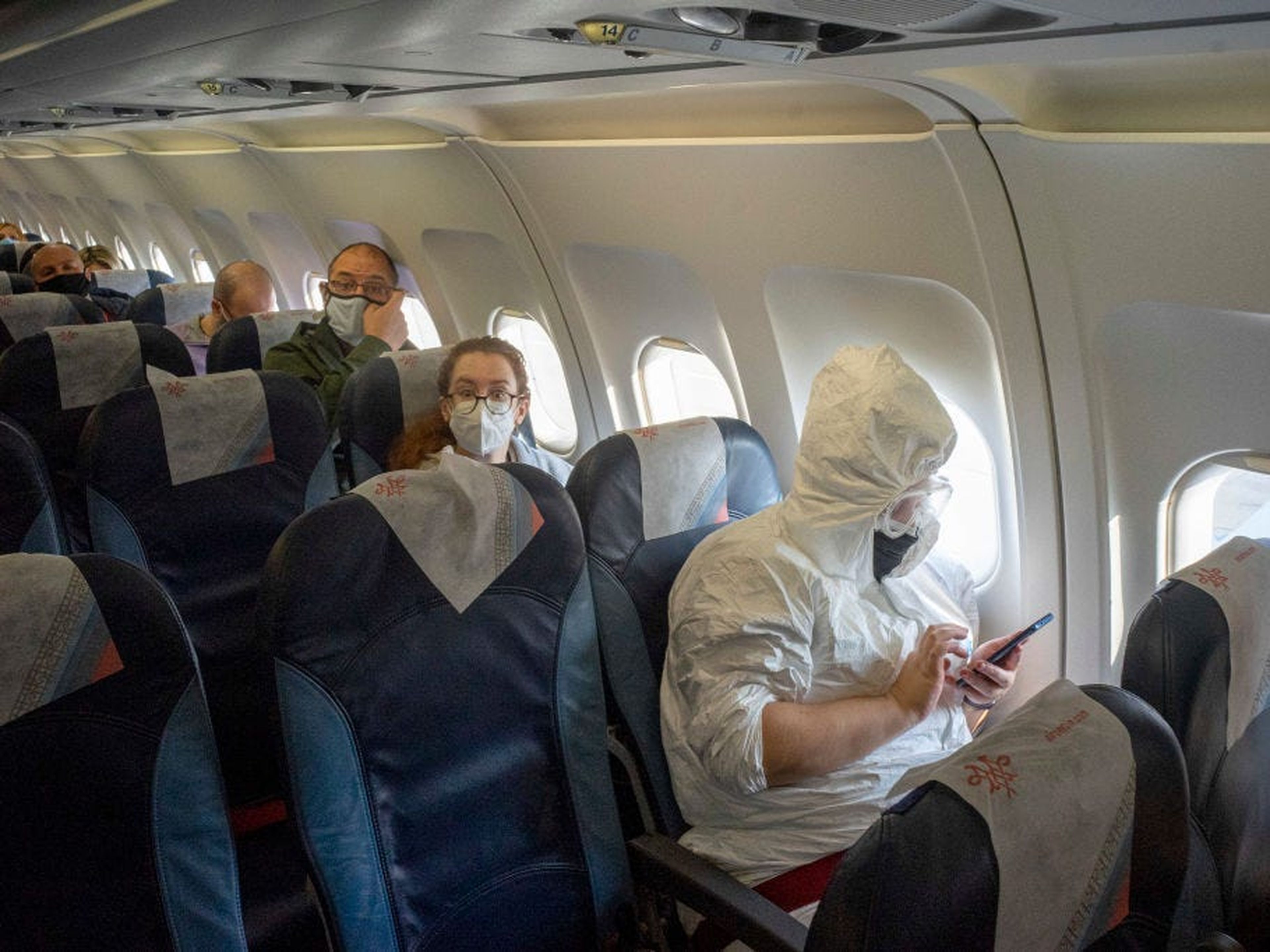 Se exigían mascarillas en las líneas aéreas durante la pandemia.