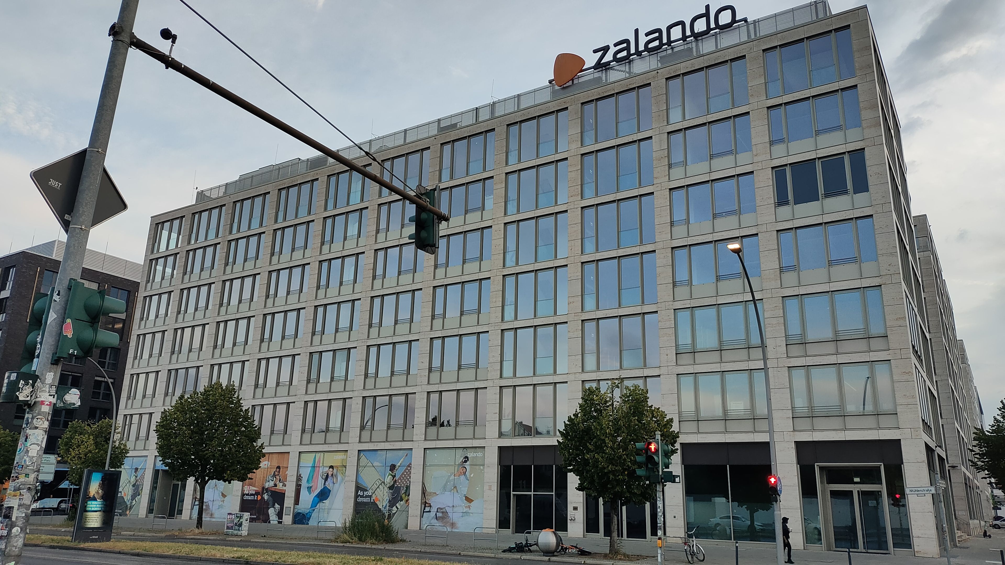 Fachada de la sede de Zalando en Tamara-Danz-Straße.