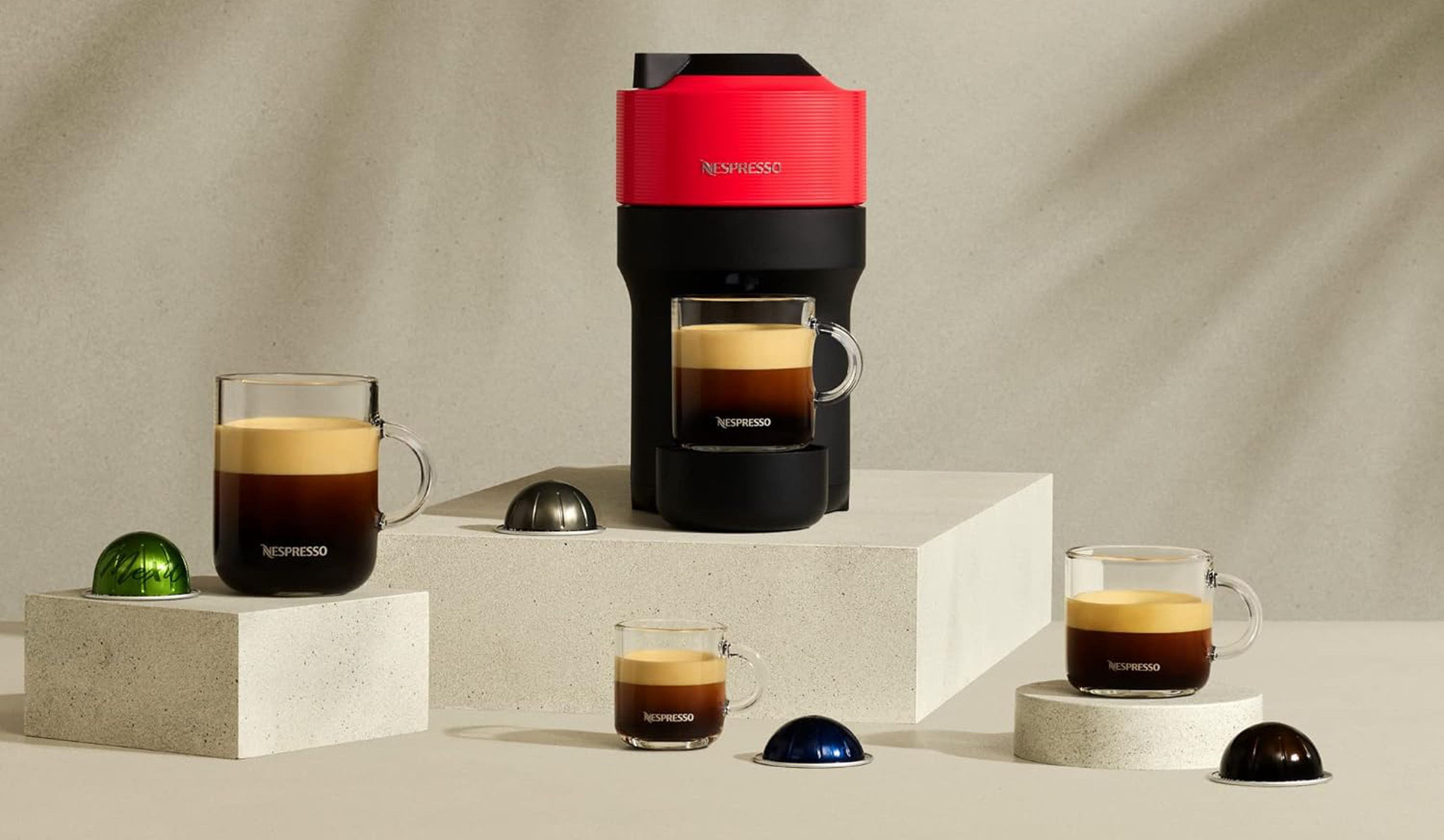 La cafetera de cápsulas barata que buscas es de Nespresso y cuesta menos de  60 euros con cupón