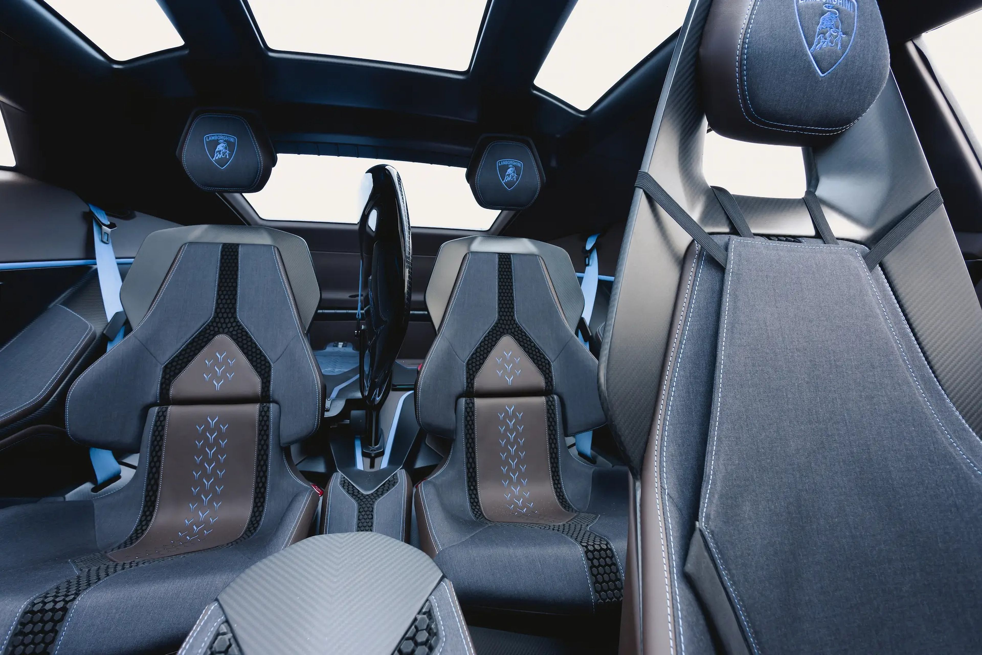 El interior del Lamborghini Lanzador.