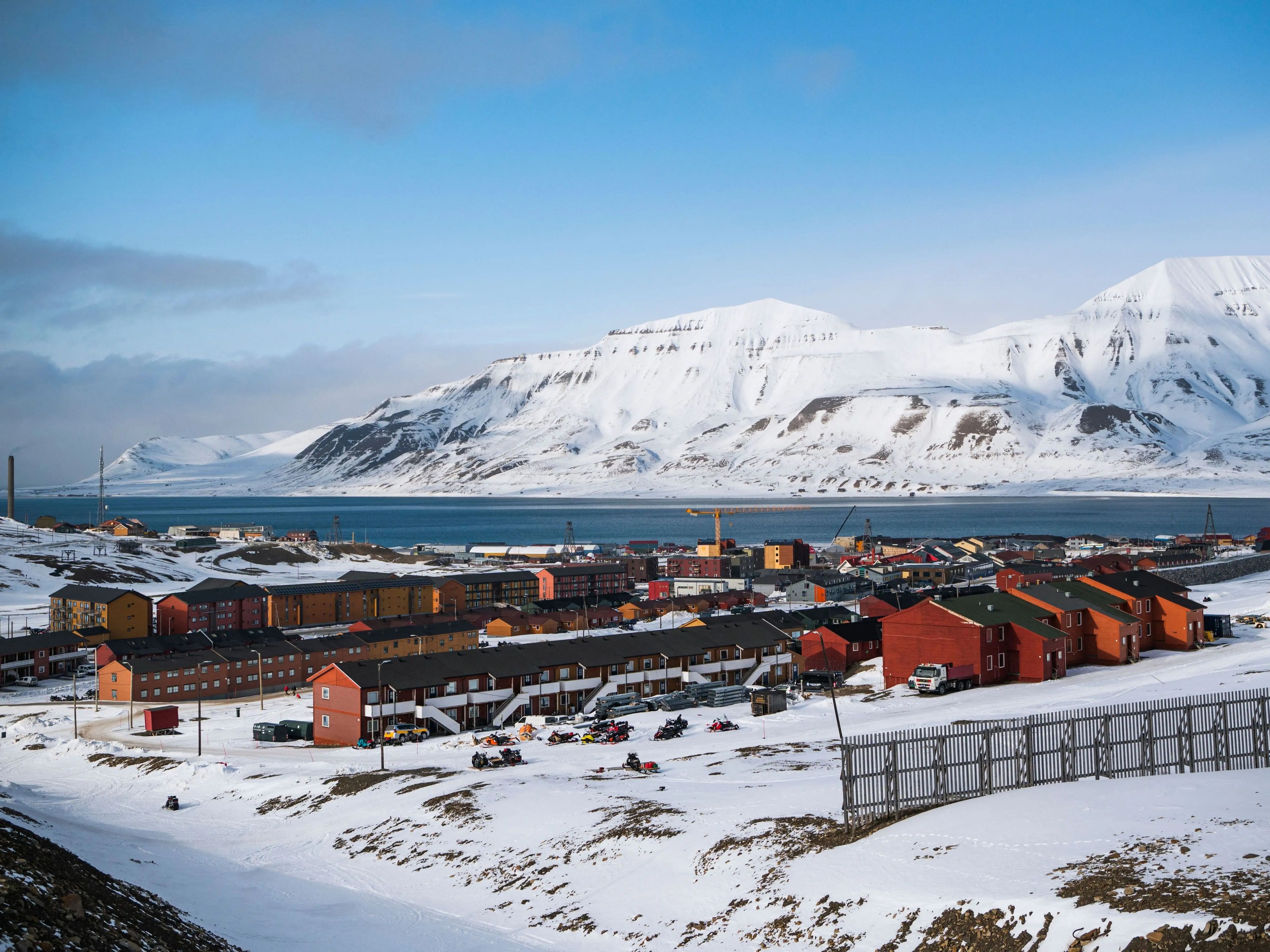 Longyearbyen, la mayor ciudad de Svalbard, el 2 de mayo de 2022.