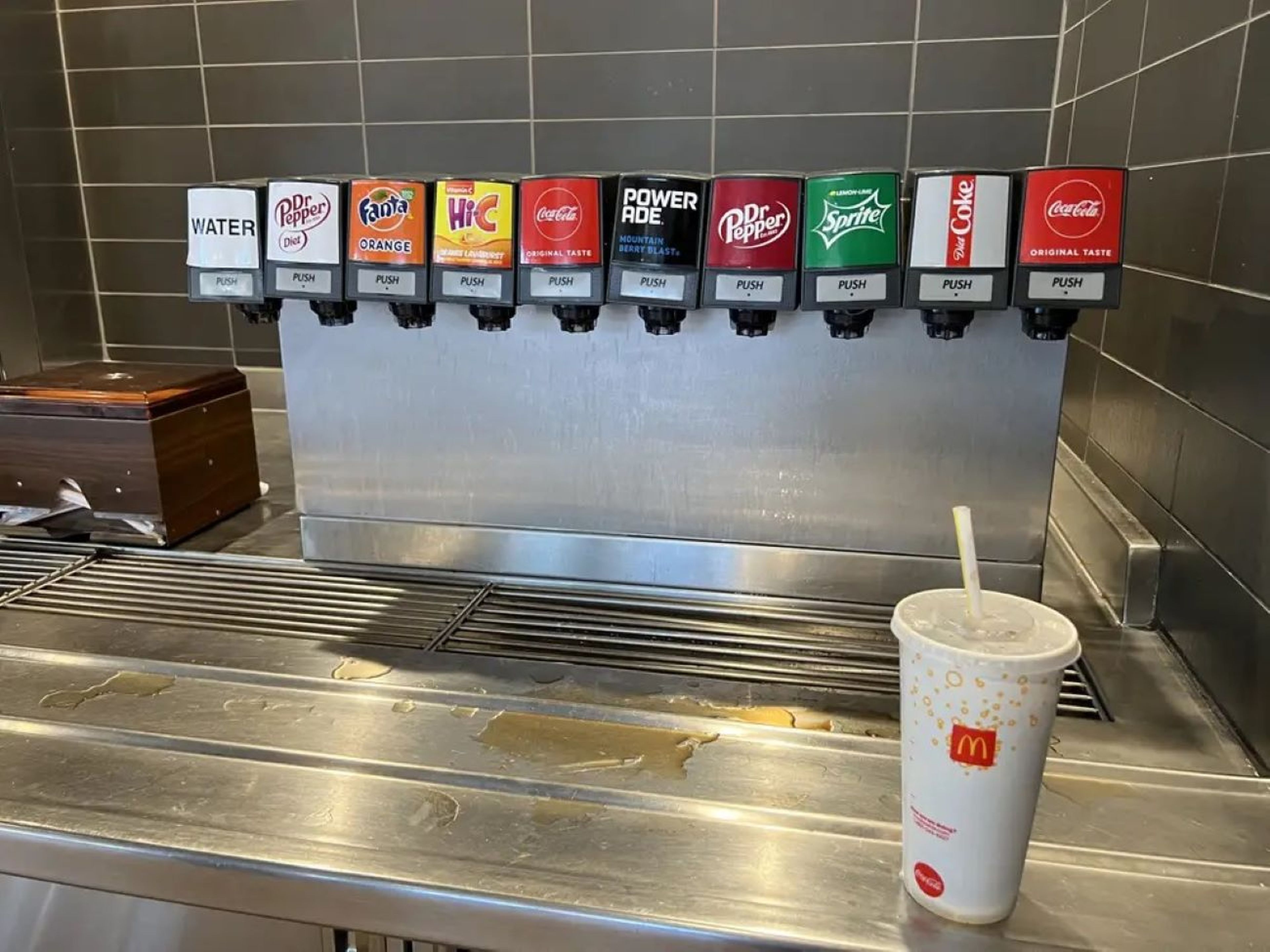 McDonald's, máquina de autoservicio de refrescos
