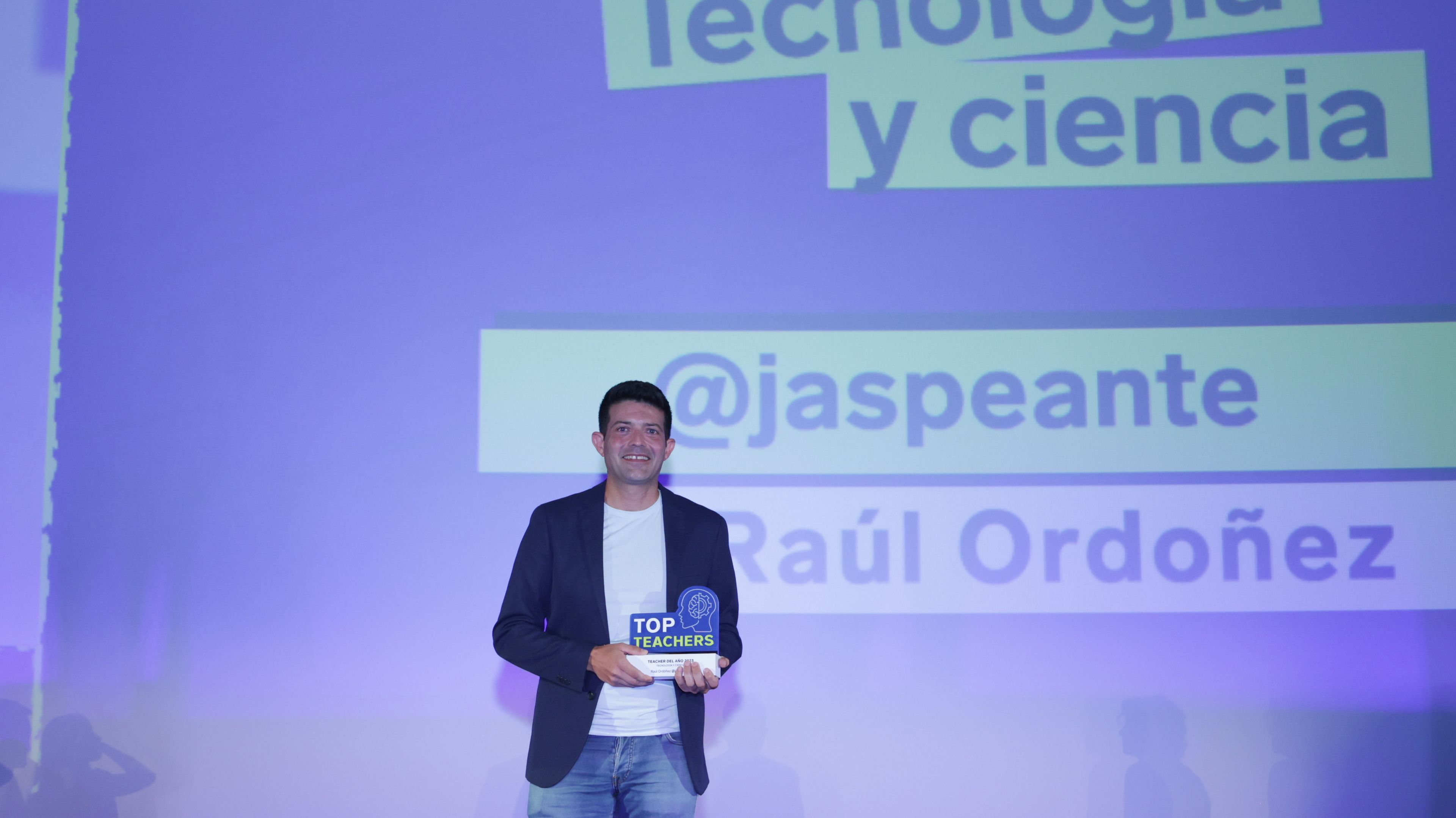 Raúl Ordóñez, ganador de la categoría de Tecnología y Ciencia.