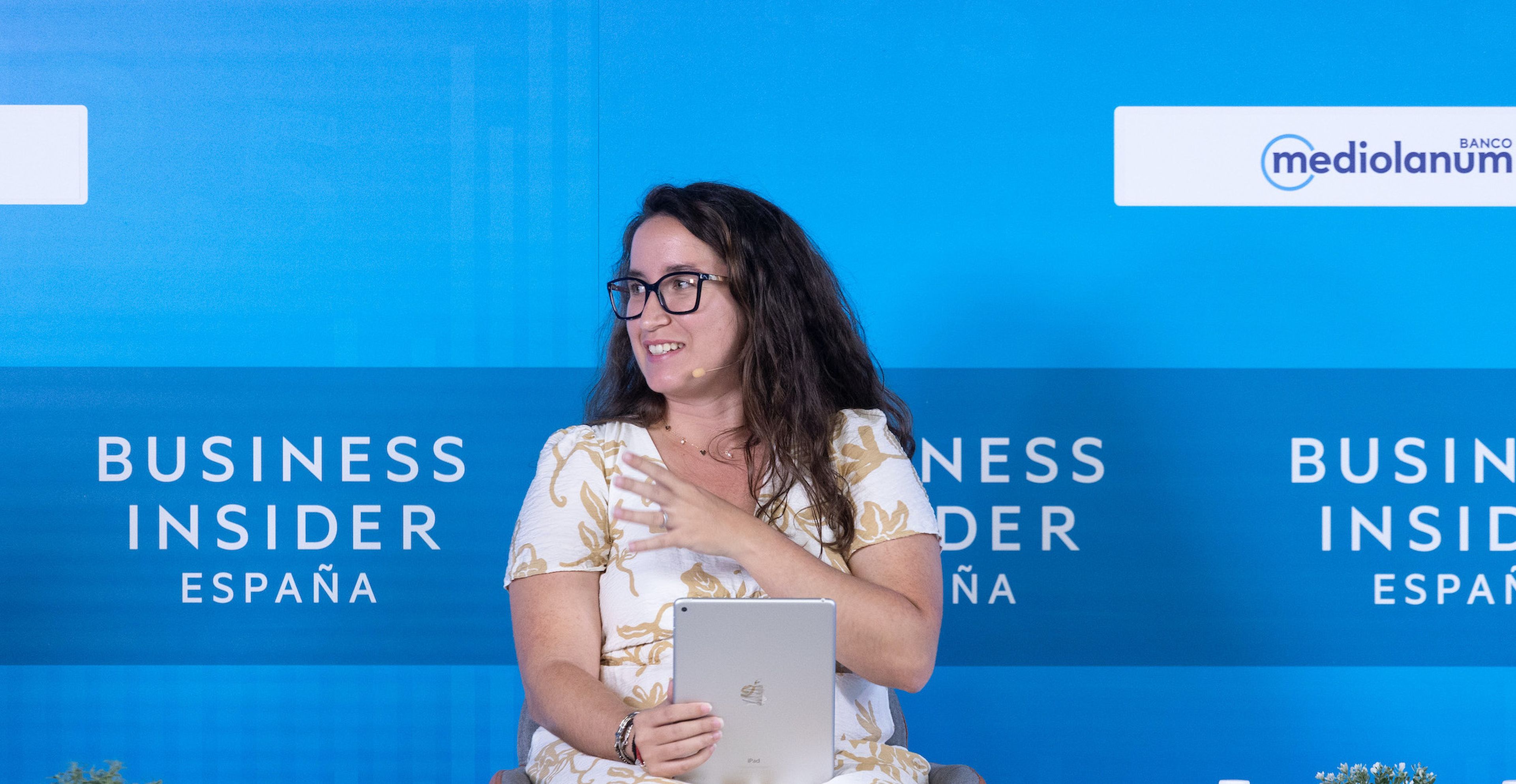La autora, Kamila Barca, editora de Finanzas Personales de Business Insider España, durante el evento Money Insider: jóvenes y ahorro.