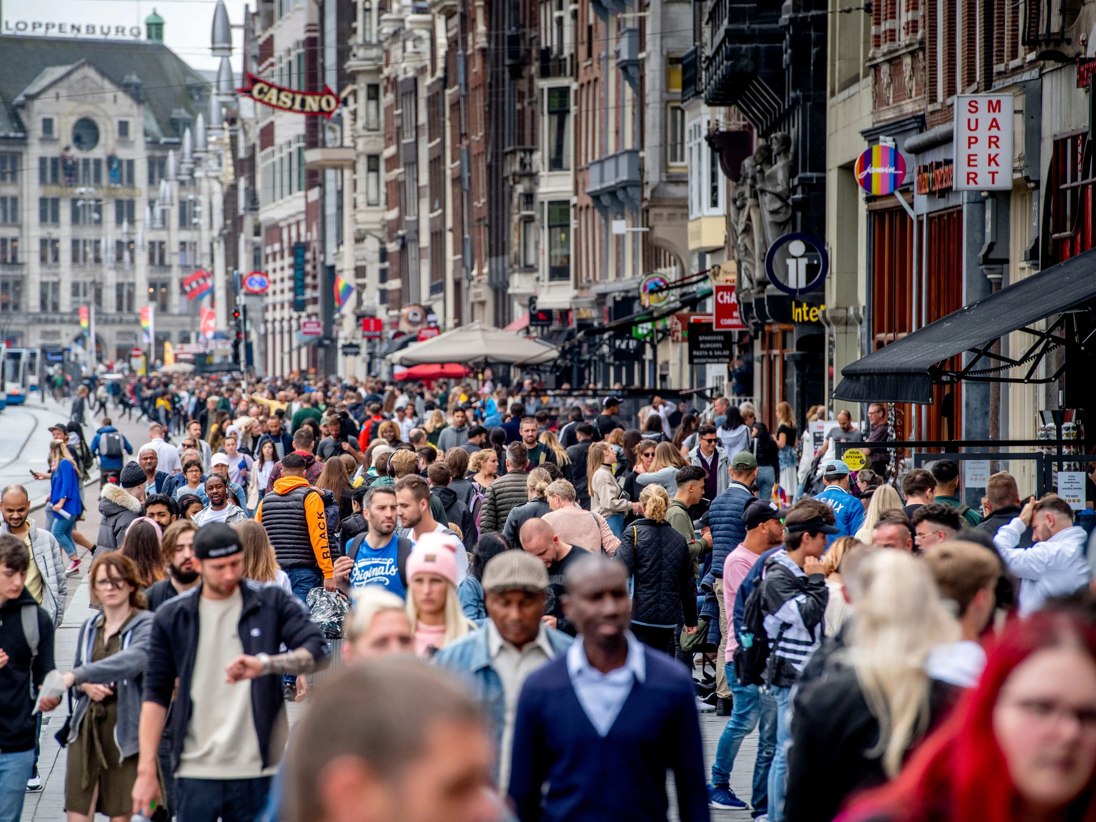 Ámsterdam ha lanzado recientemente una campaña publicitaria llamada Stay Away para disuadir a los jóvenes fiesteros.