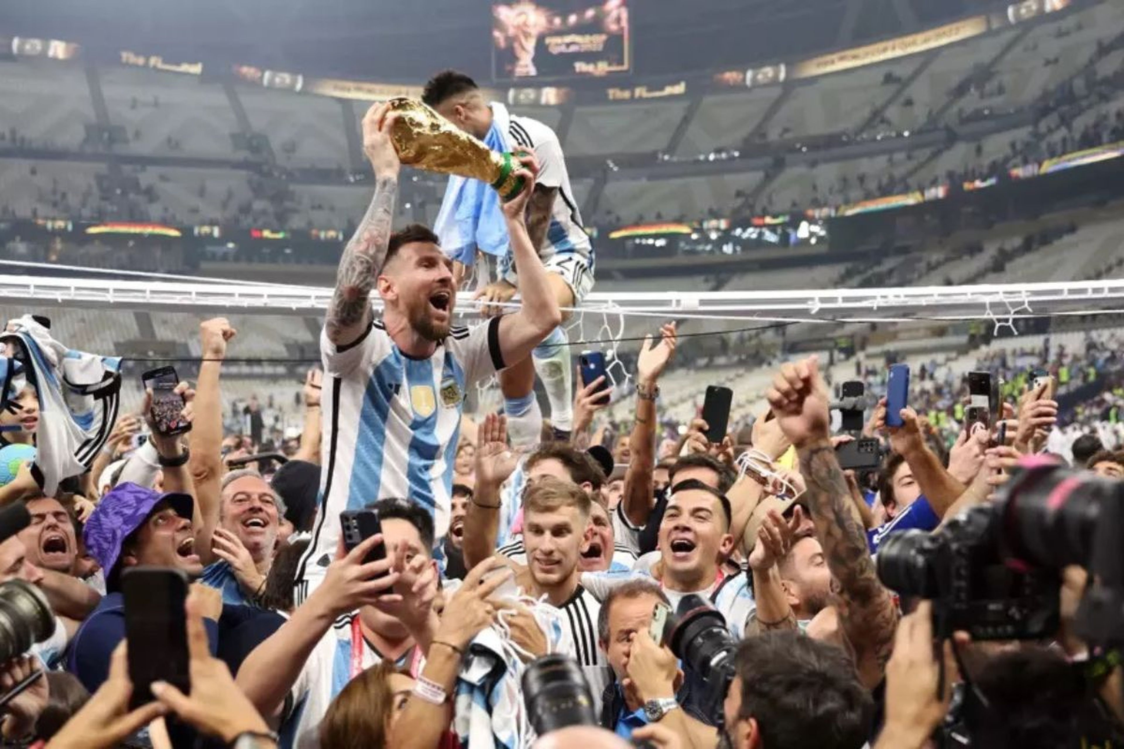 Messi celebra el título en el Mundial de Qatar 2022.