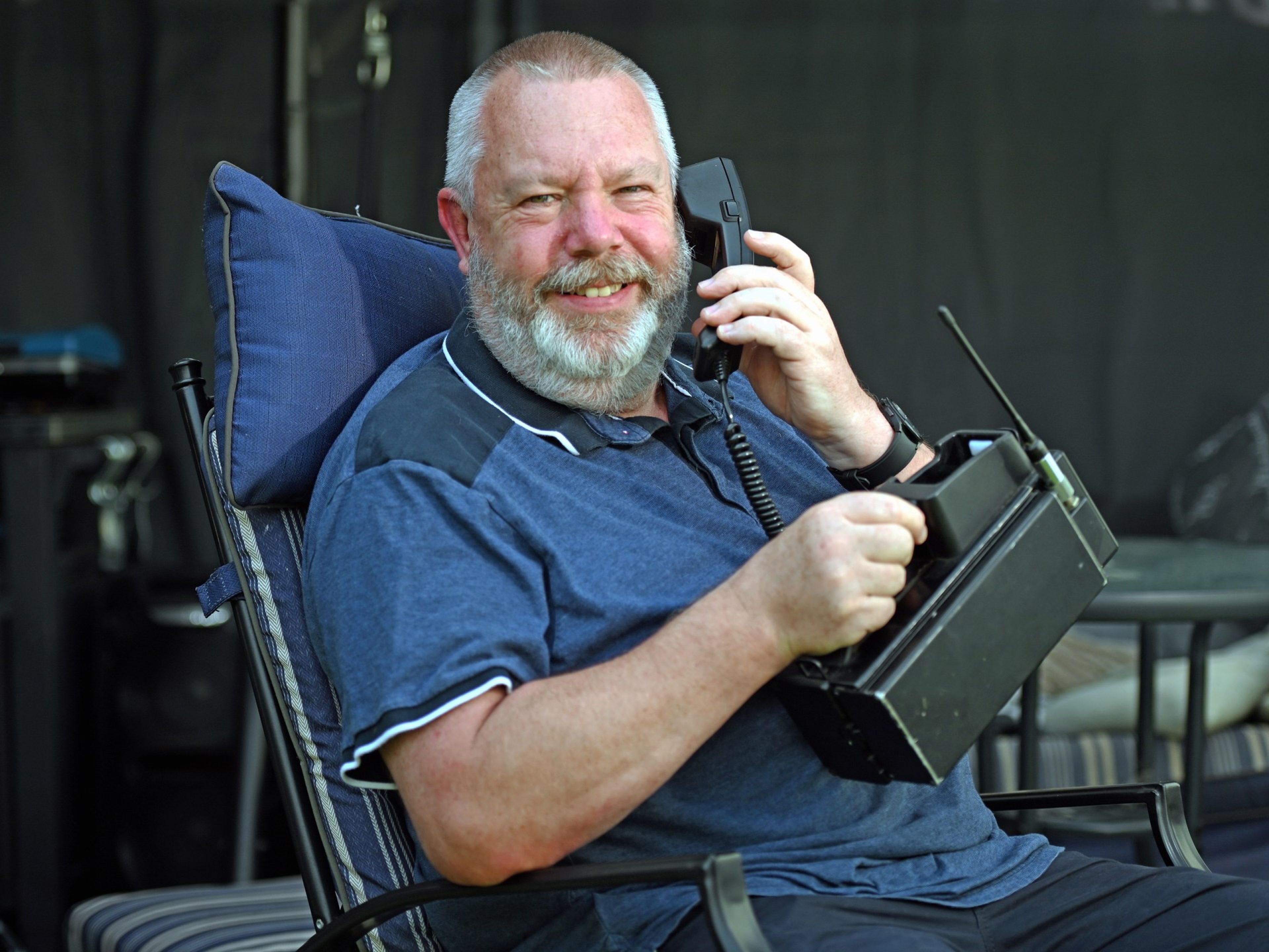 Mark Vanstone exhibiendo orgulloso su Motorola 4800X.