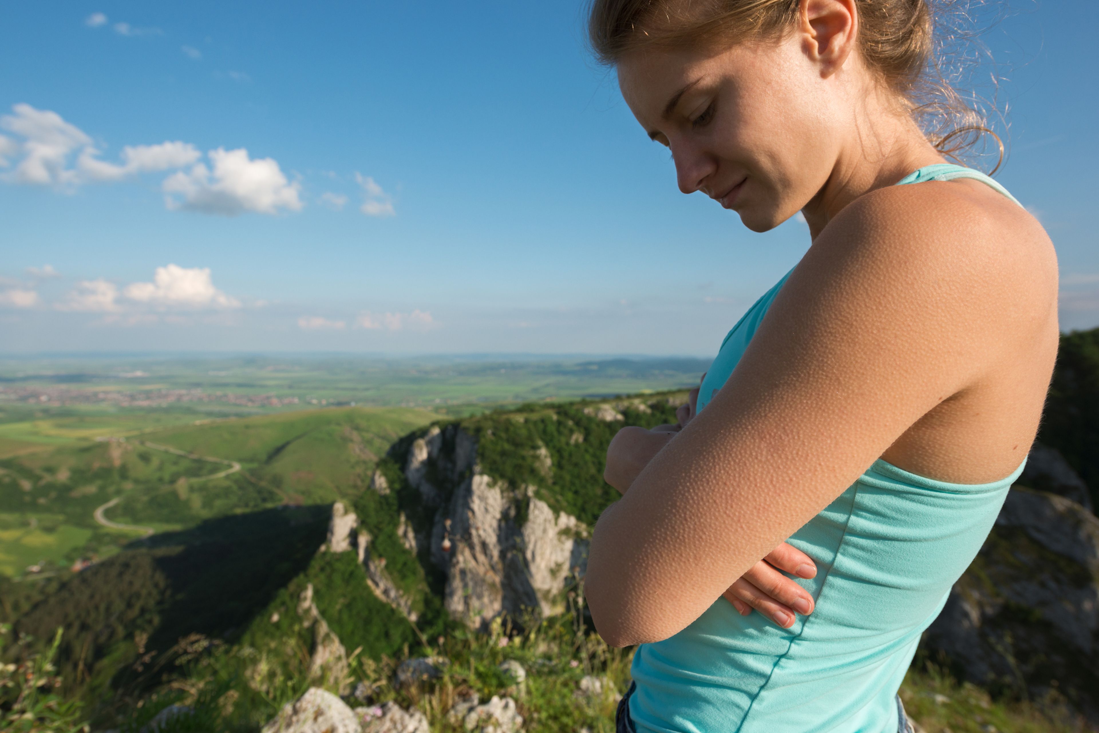 Mujer con vistas a la montaña