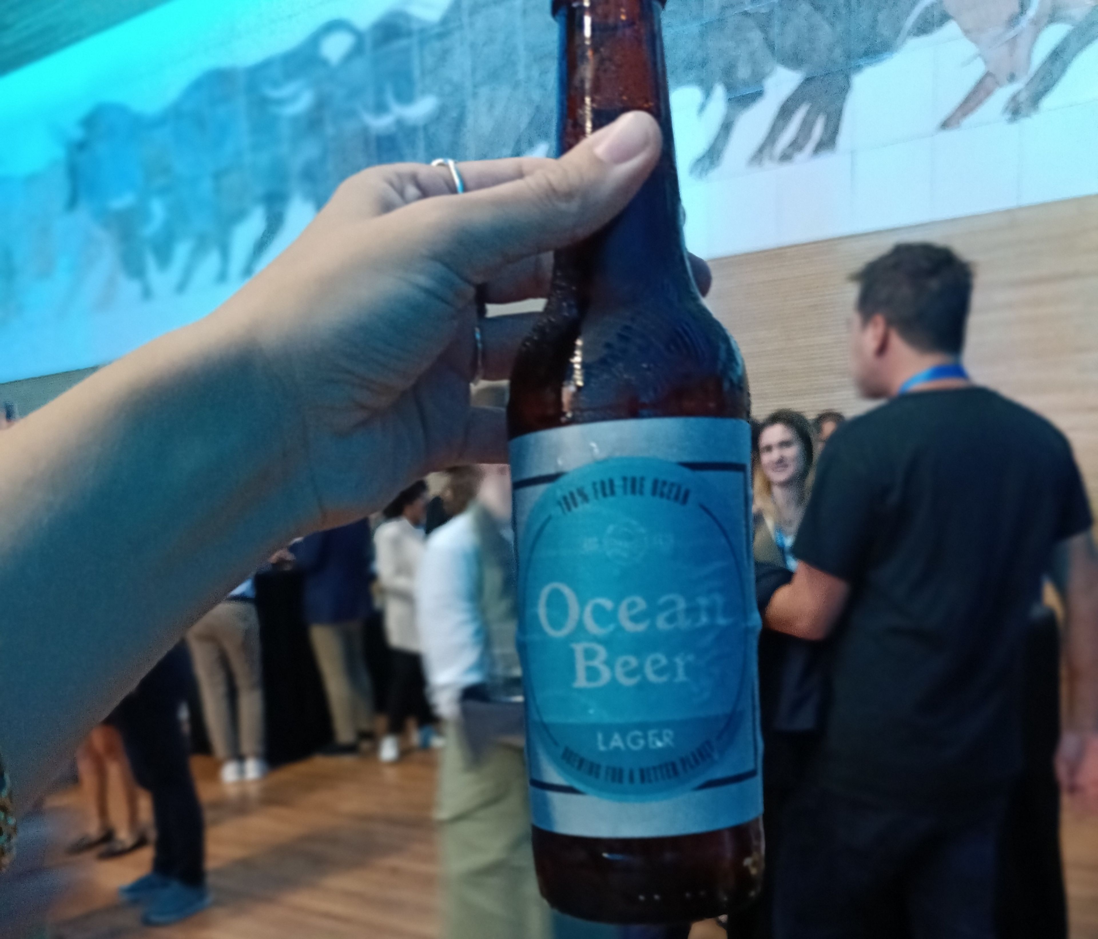 Ocean Beer, una gran cerveza para cambiar el mundo: el 100% de sus ingresos van a parar a proyectos de preservación de los océanos, como la limpieza de las playas o la sostenibilidad de los ecosistemas marinos.