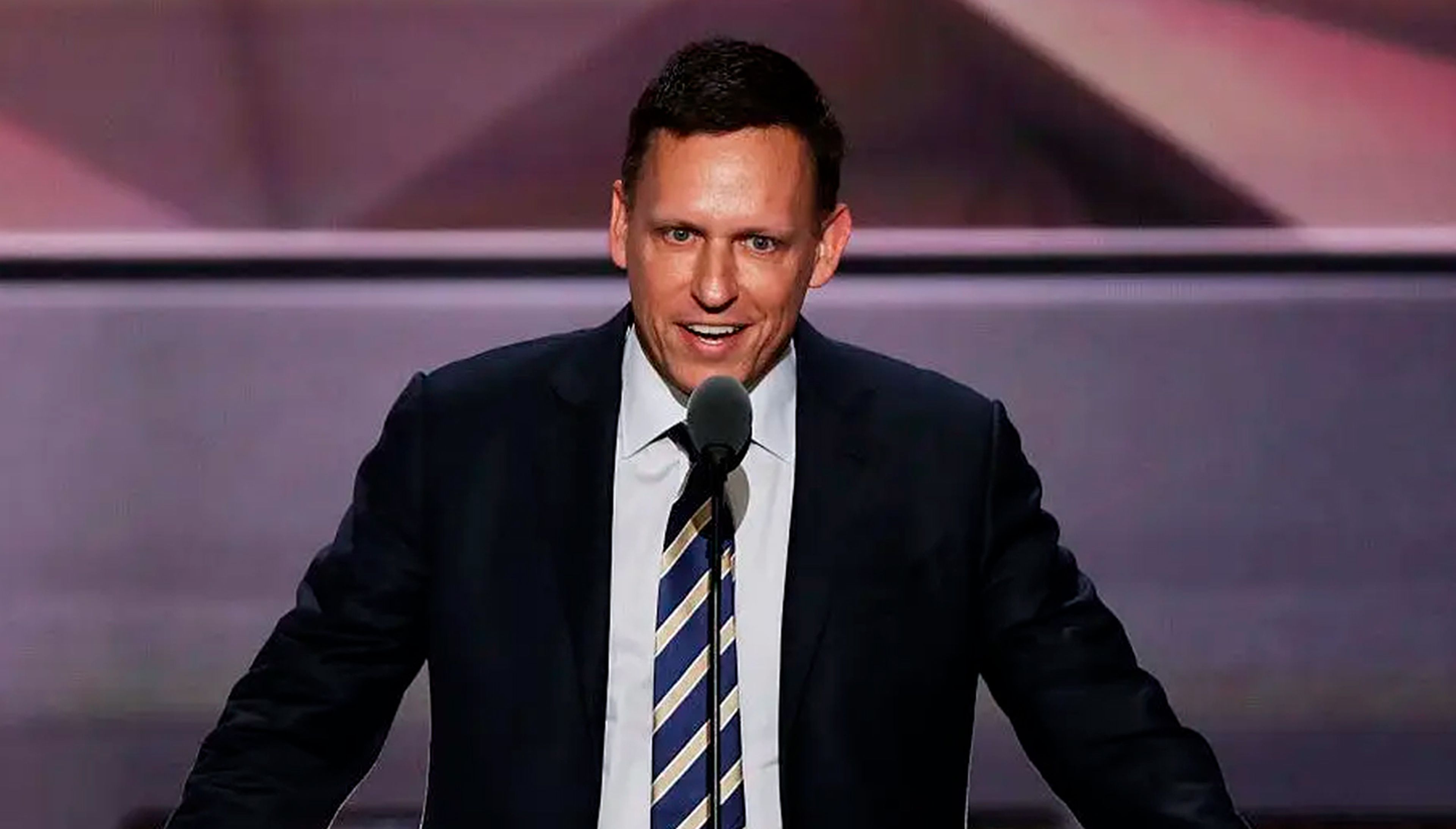 Thiel hablando en la Convención Nacional Republicana en 2016. Donó 1,25 millones de dólares a la campaña de Trump en 2016.