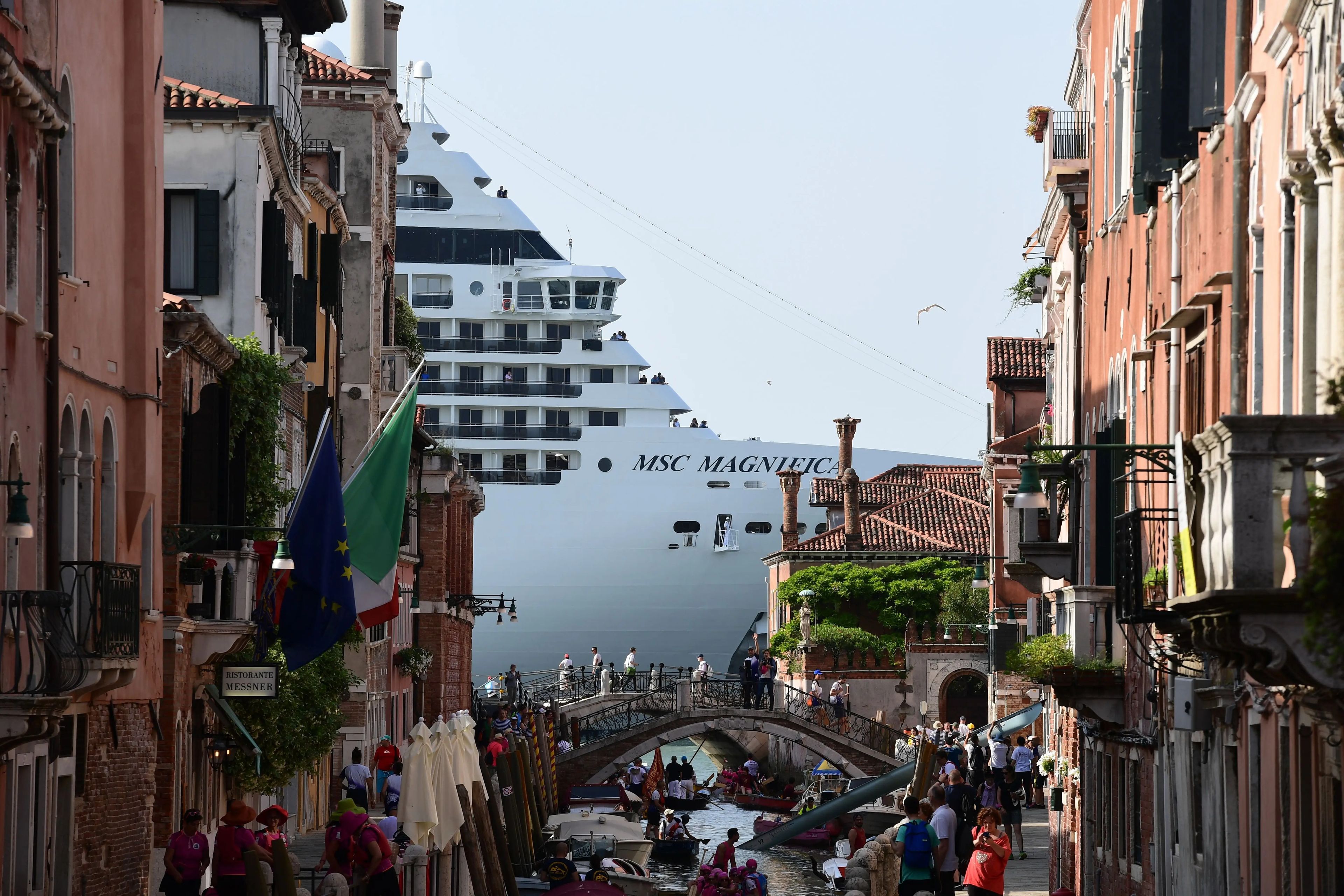 El MSC Magnifica atracado en Venecia (Italia) el 9 de junio de 2019.