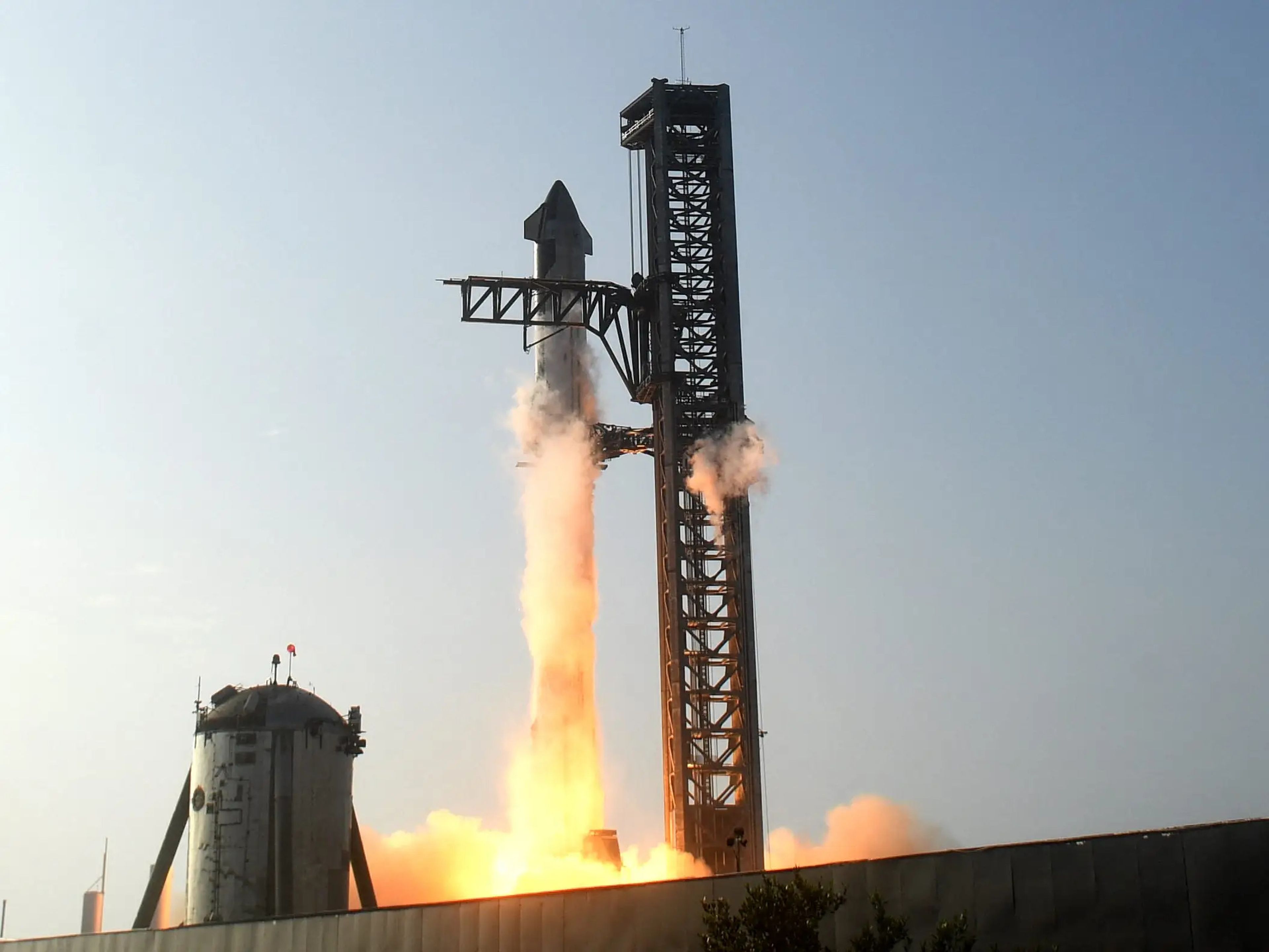 Lanzamiento de Starship, de SpaceX, que explotó tras el despegue.