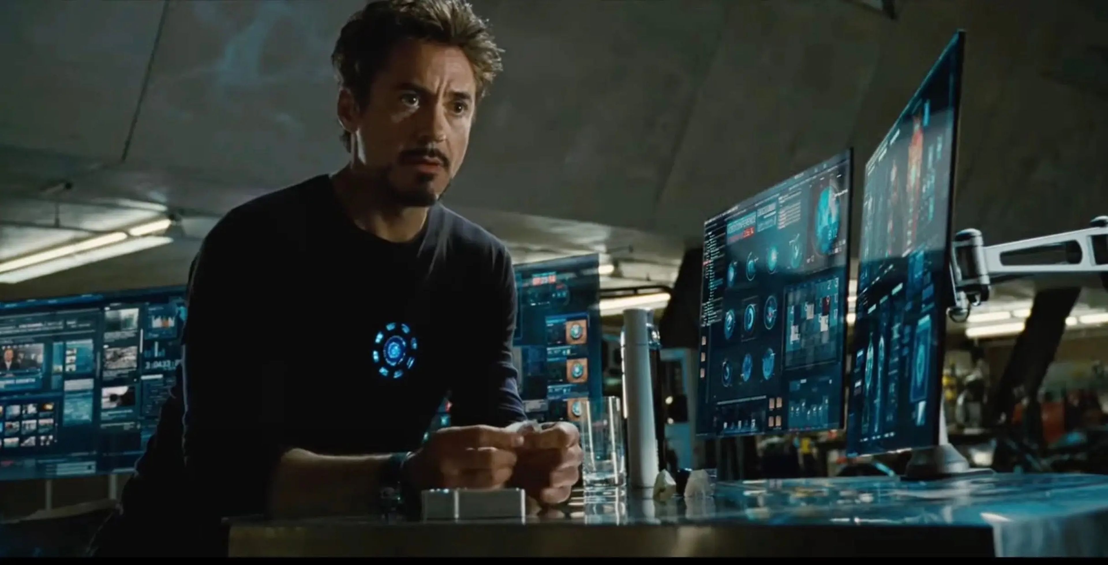 Tony Stark dependía en buena medida de Jarvis, su asistente de inteligencia artificial, para diversas tareas.