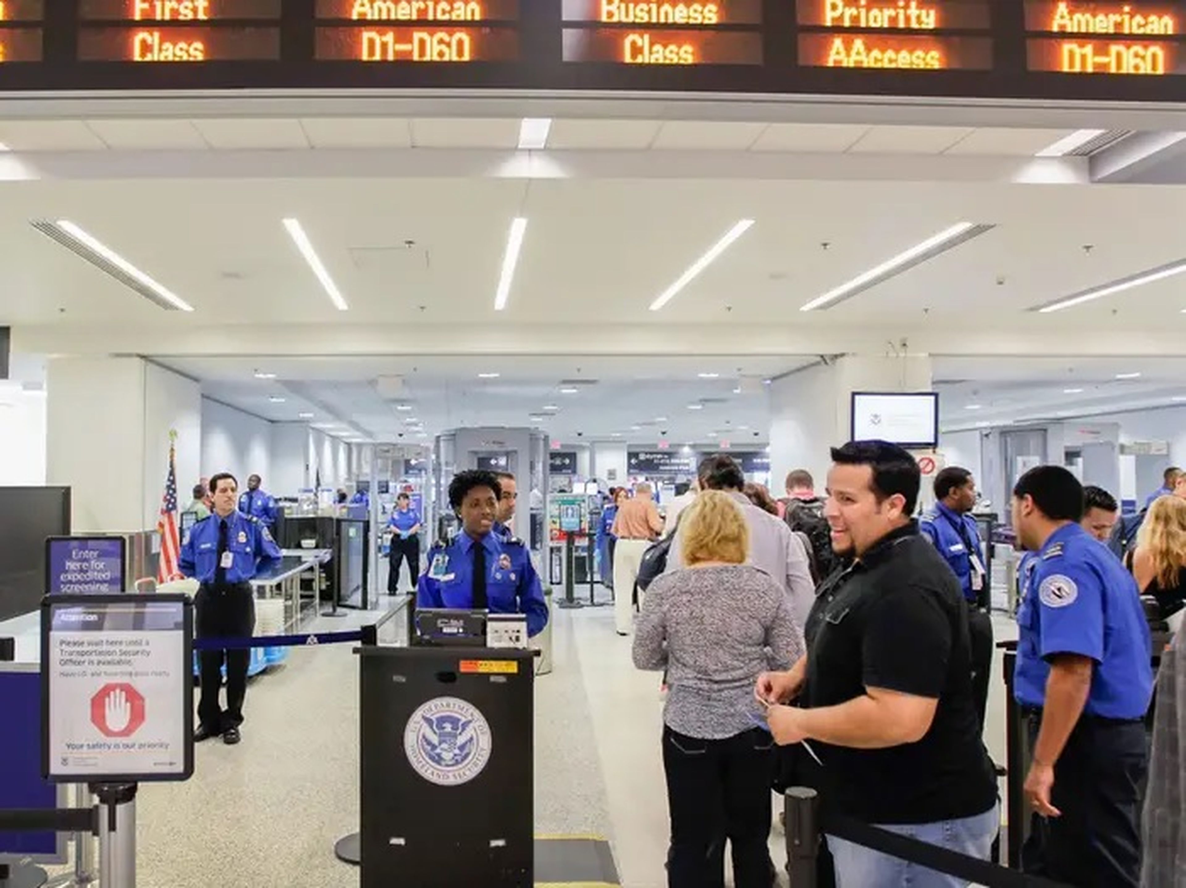 TSA PreCheck es una vía rápida a través de la seguridad del aeropuerto —y tú podrías estar ralentizándola—.