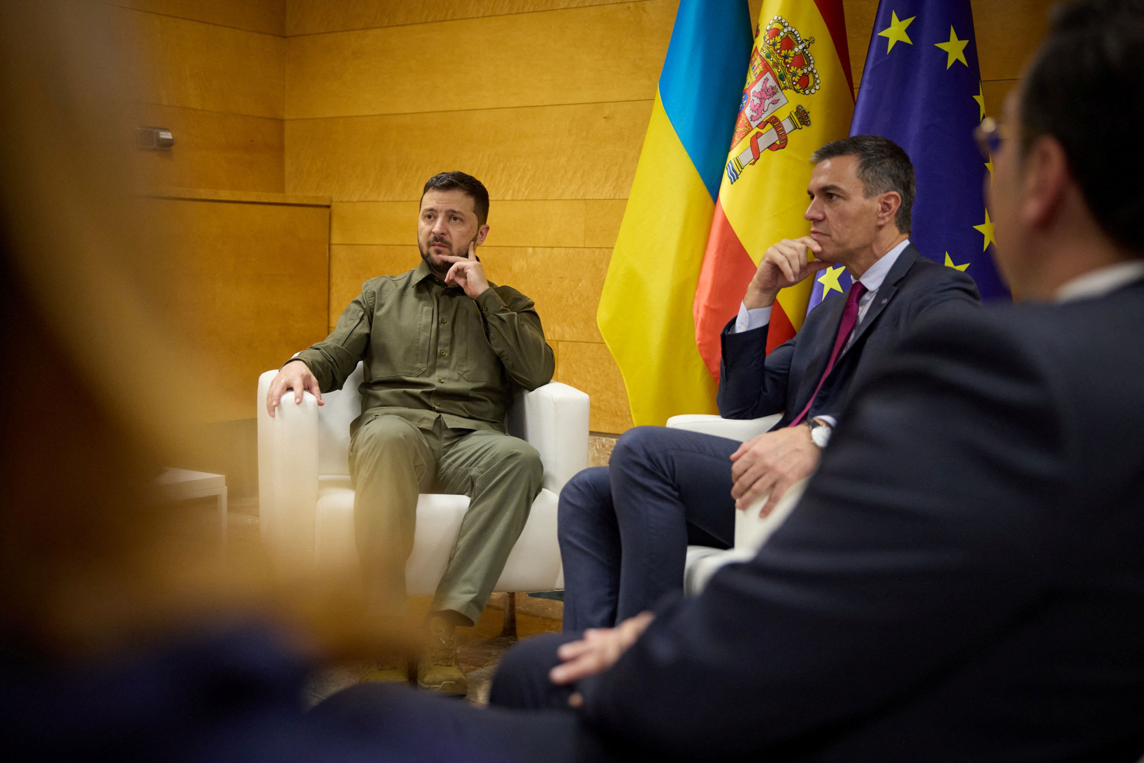 Volódimir Zelenski y Pedro Sánchez, durante una reunión esta semana con motivo del encuentro de la Comunidad Política Europea celebrado en Granada.