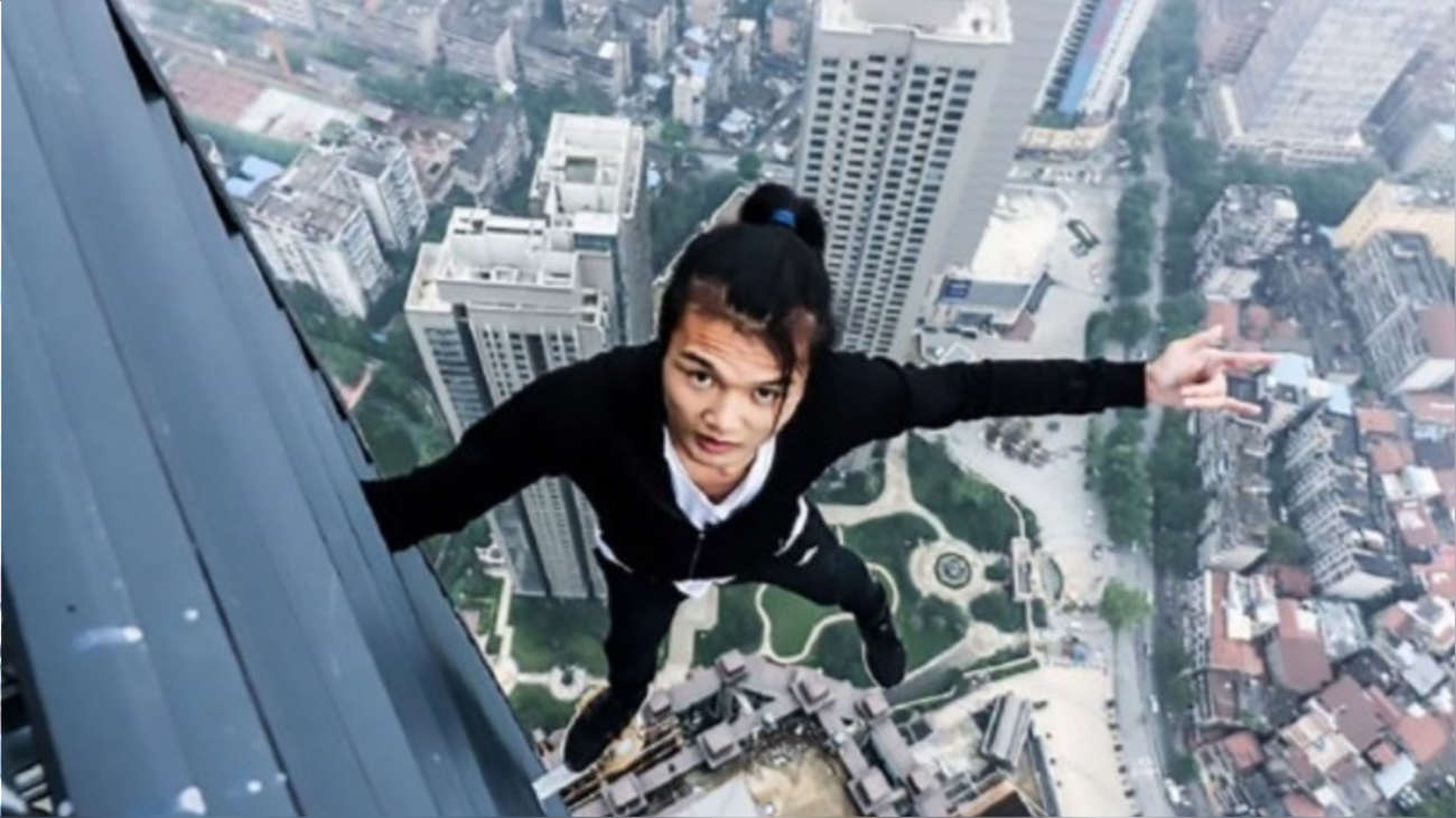 Wu Yongning realizaba acrobacias en edificios a grandes alturas