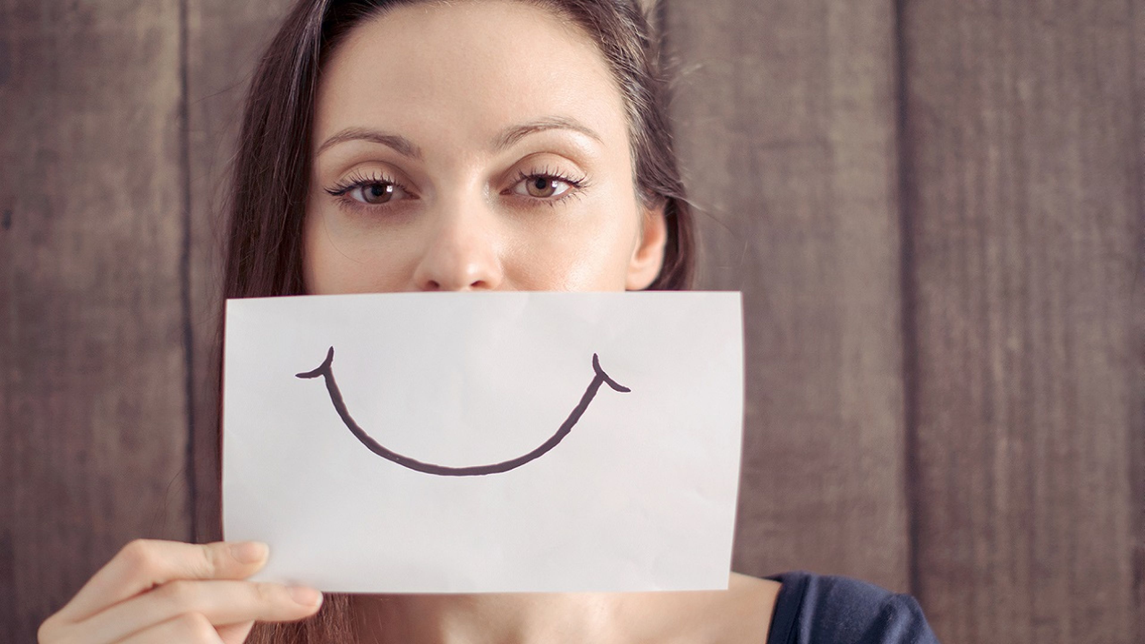 Los 5 alimentos que debes evitar para tener una sonrisa perfecta, según la OMS