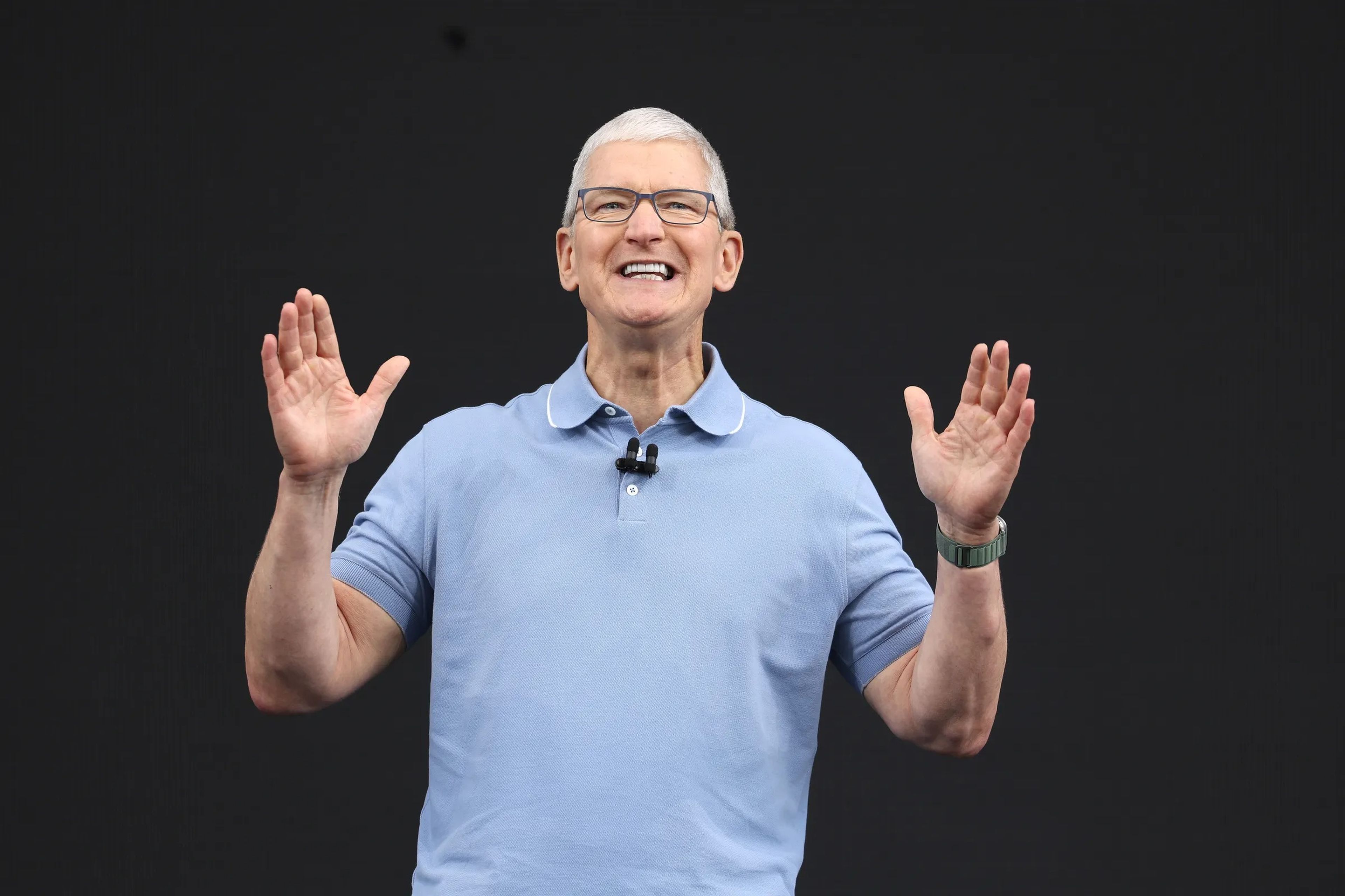 El director ejecutivo de Apple, Tim Cook, habla antes del inicio de la Conferencia Mundial de Desarrolladores de Apple el 5 de junio de 2023 en Cupertino, California.