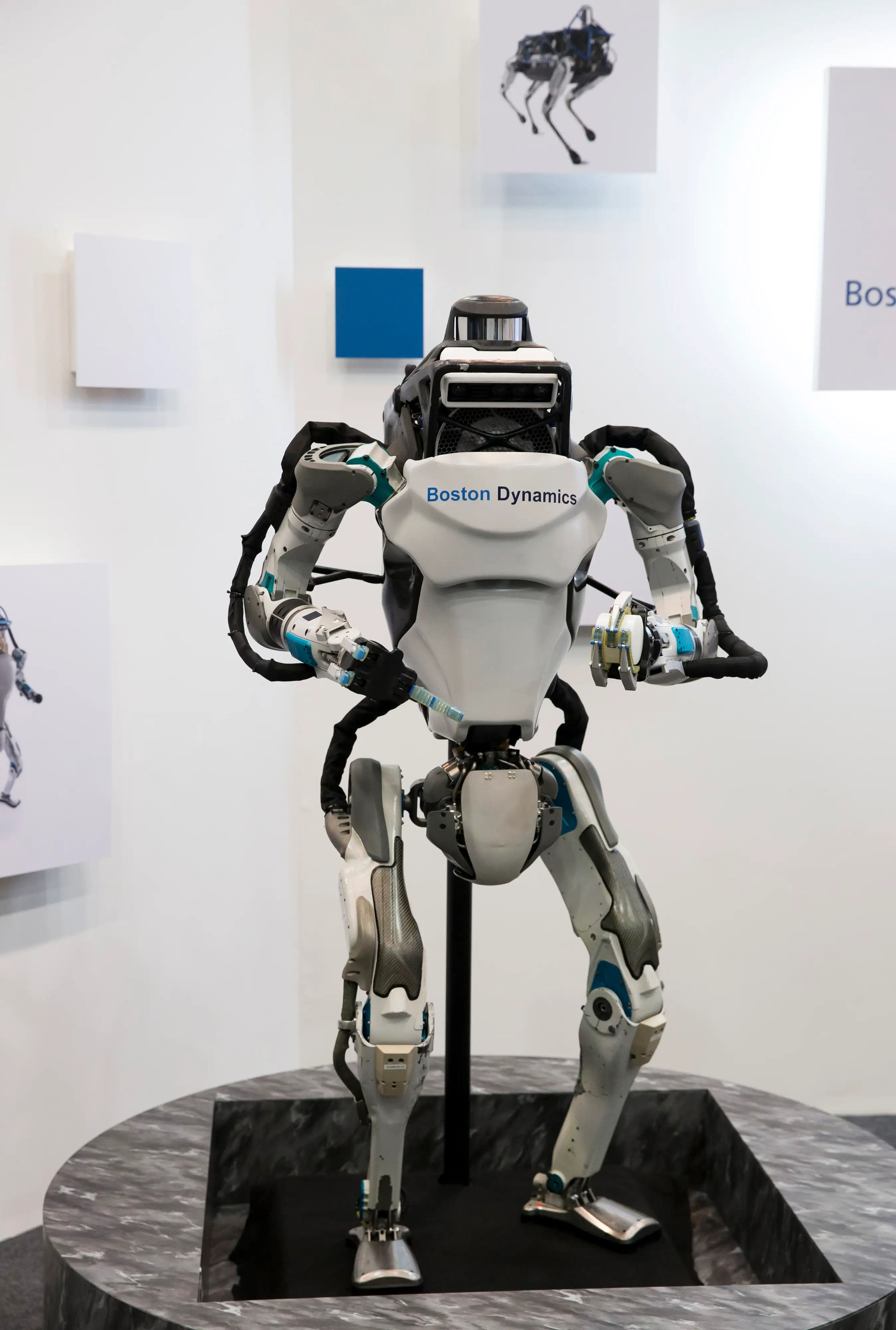 Boston Dynamics, creadora de perros robot como el de Black Mirror, también fabrica robots humanoides.